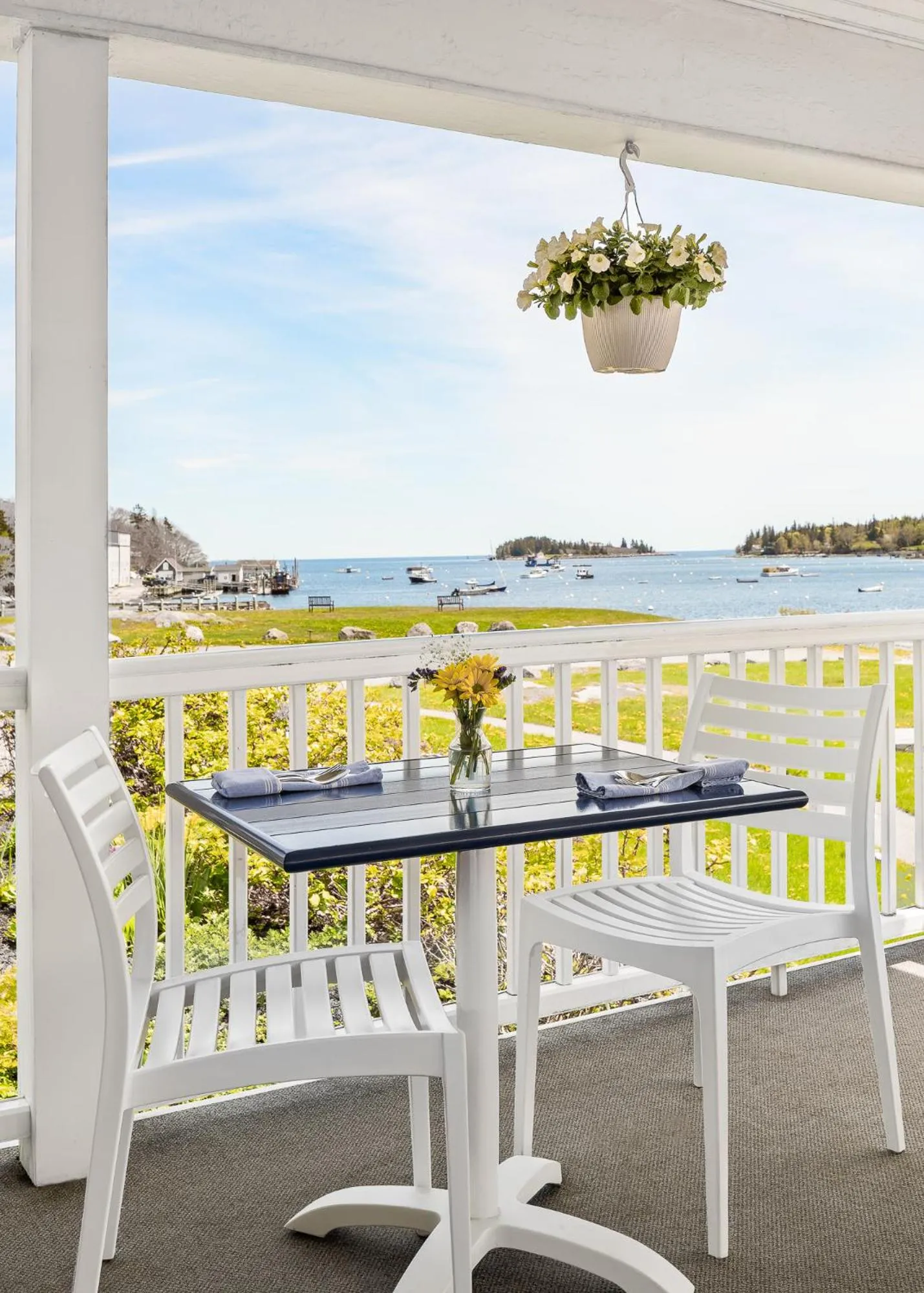 Dining area in East Wind Inn on the Water