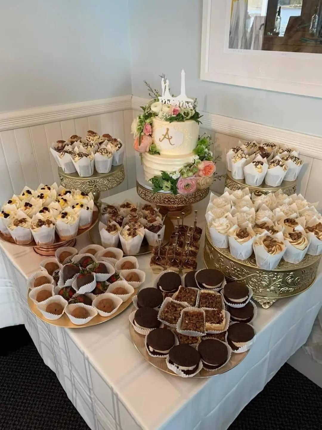 Food and drinks in East Wind Inn on the Water