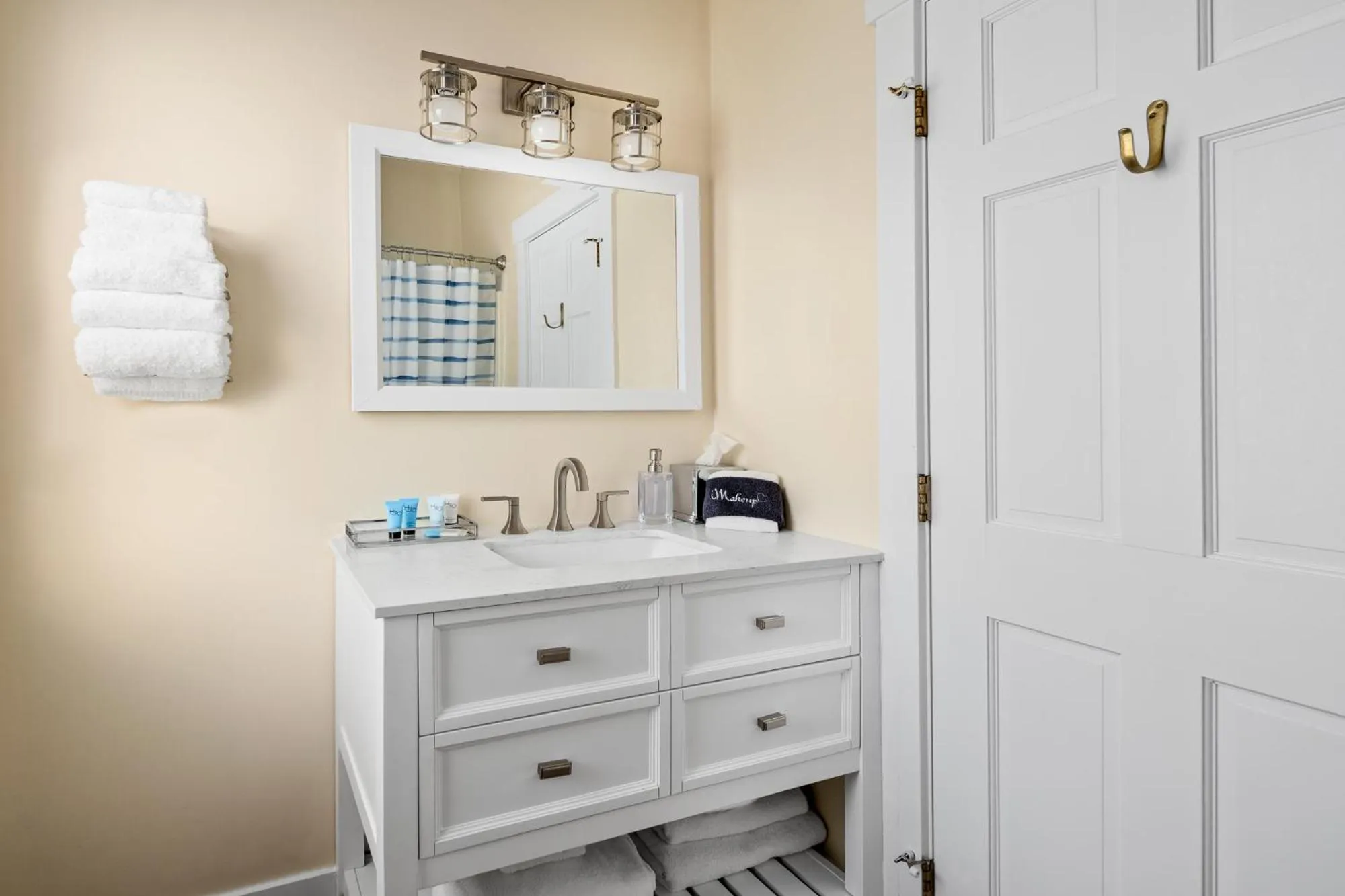 Bathroom in East Wind Inn on the Water