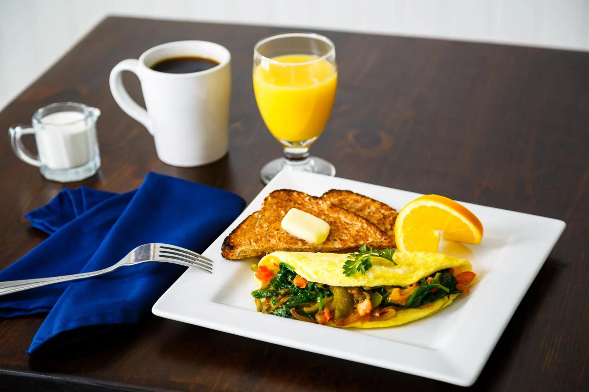 Food and drinks in East Wind Inn on the Water