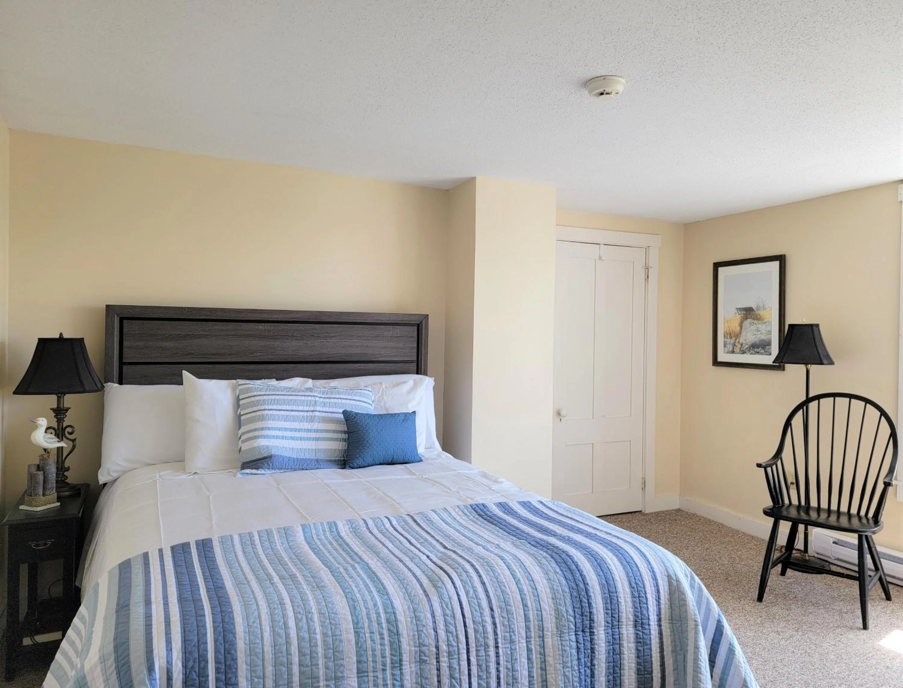 Photo of the whole room in East Wind Inn on the Water