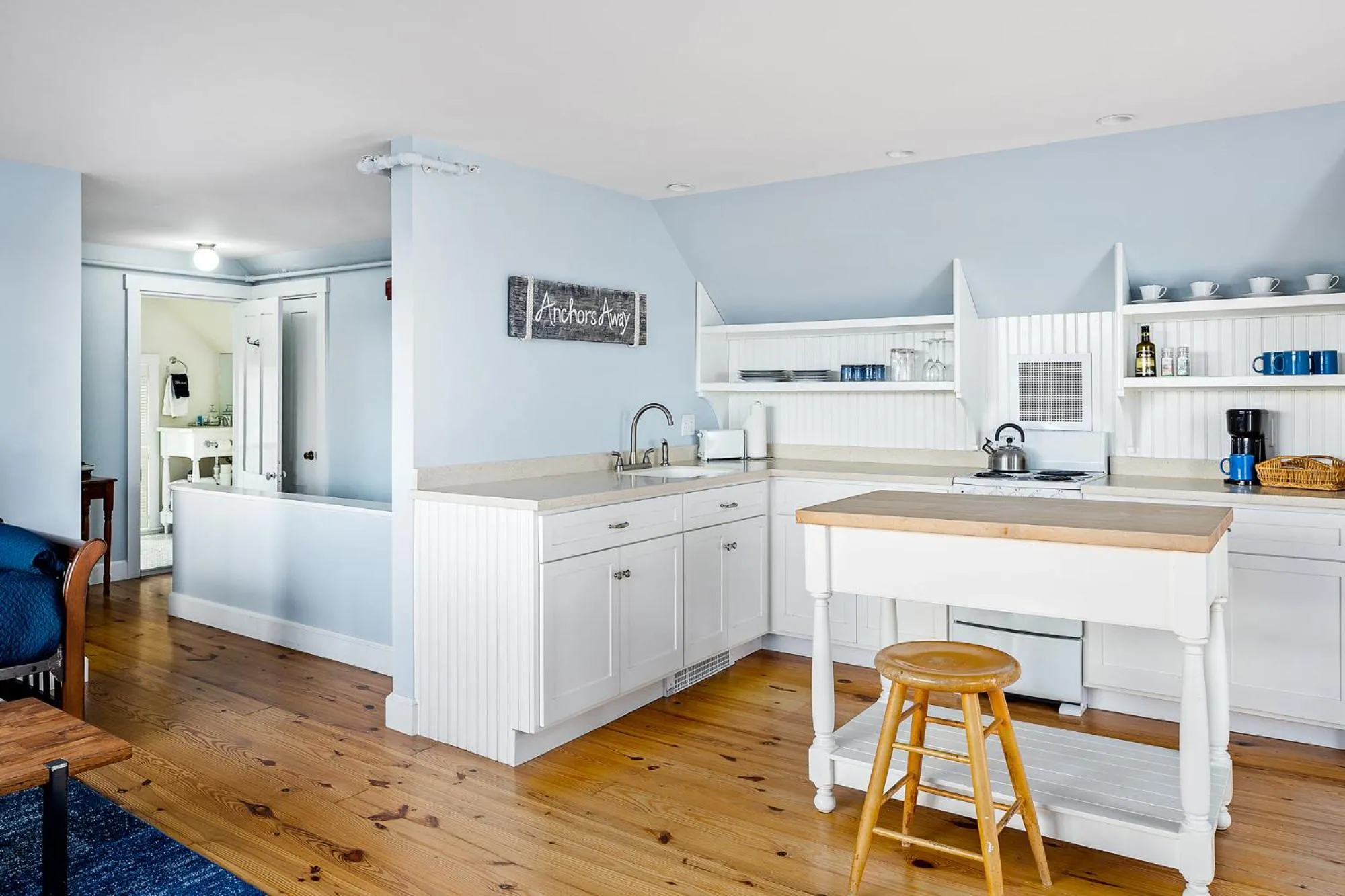 Kitchen or kitchenette in East Wind Inn on the Water
