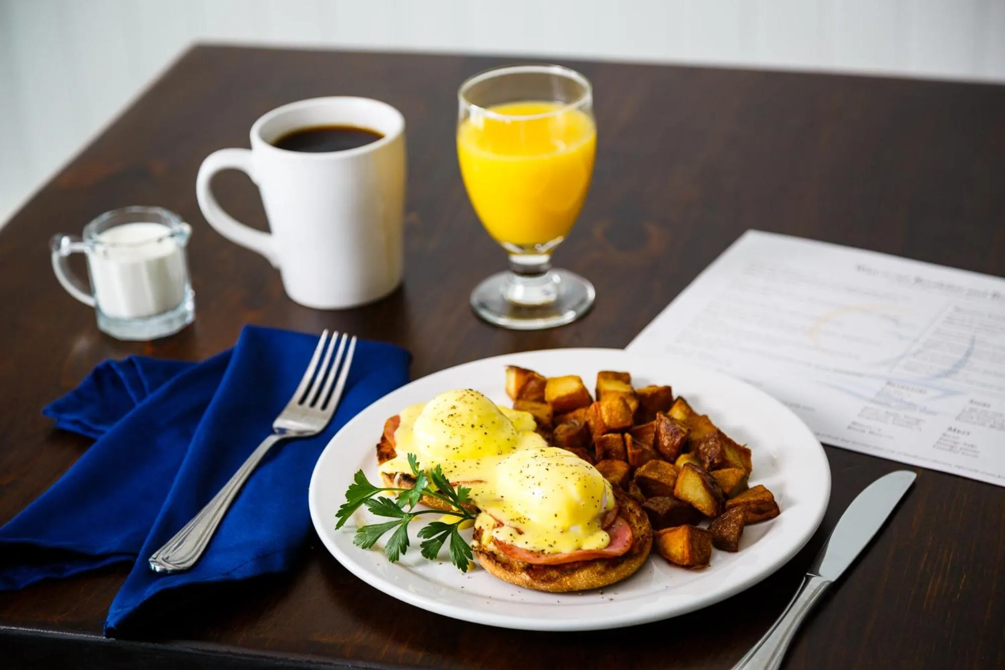 Restaurant/places to eat in East Wind Inn on the Water