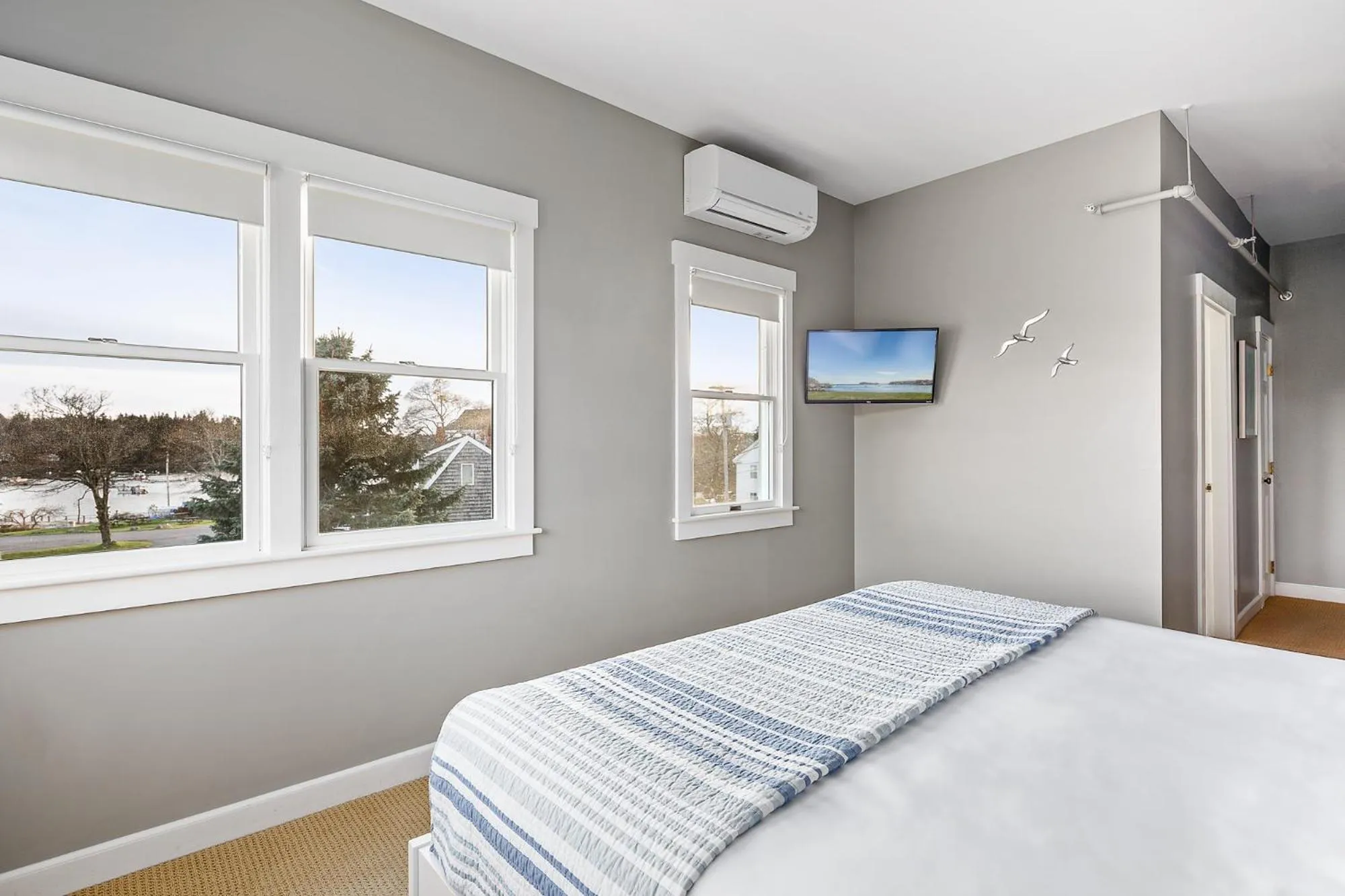 Bed in East Wind Inn on the Water