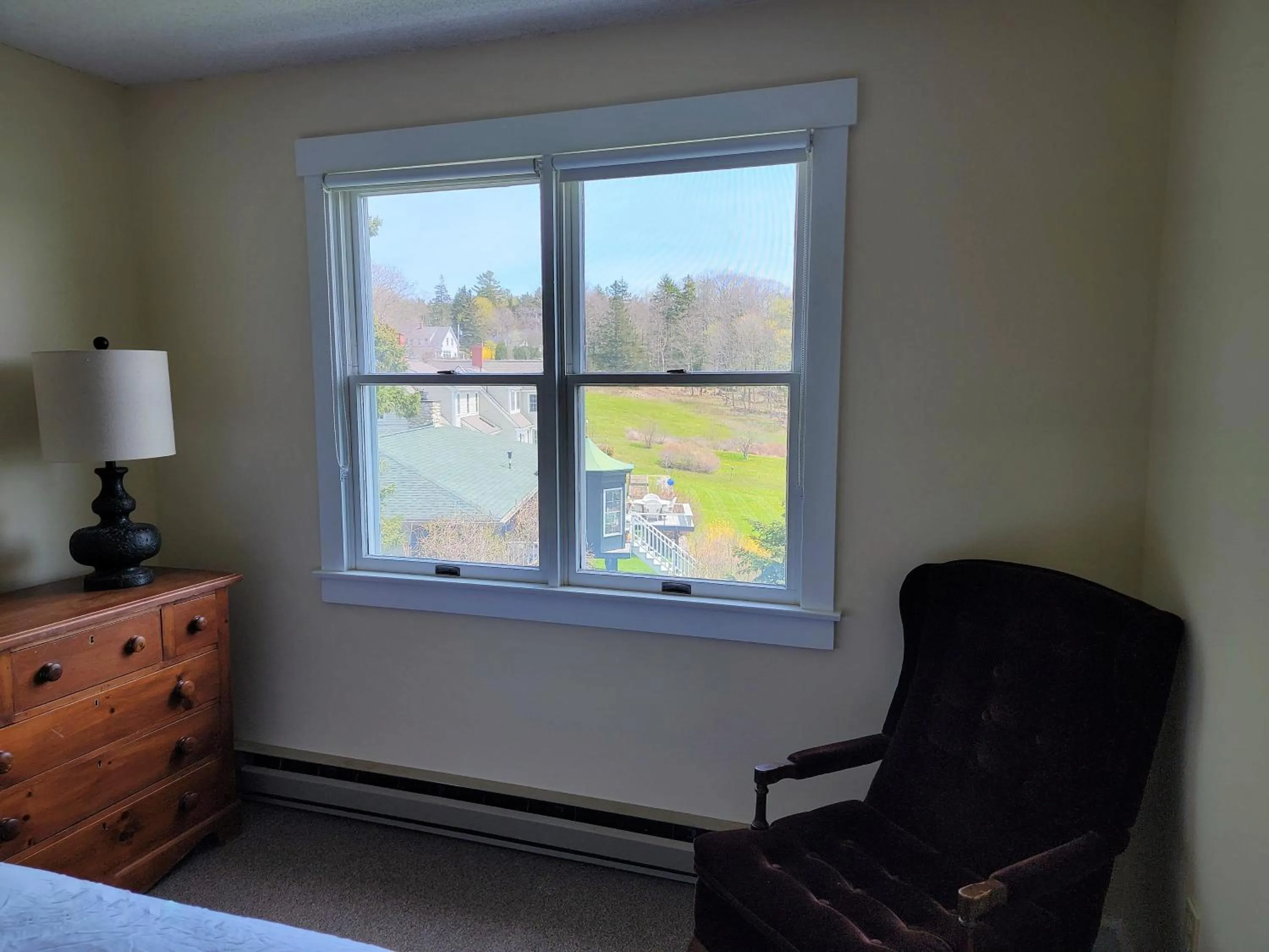 Seating area in East Wind Inn on the Water