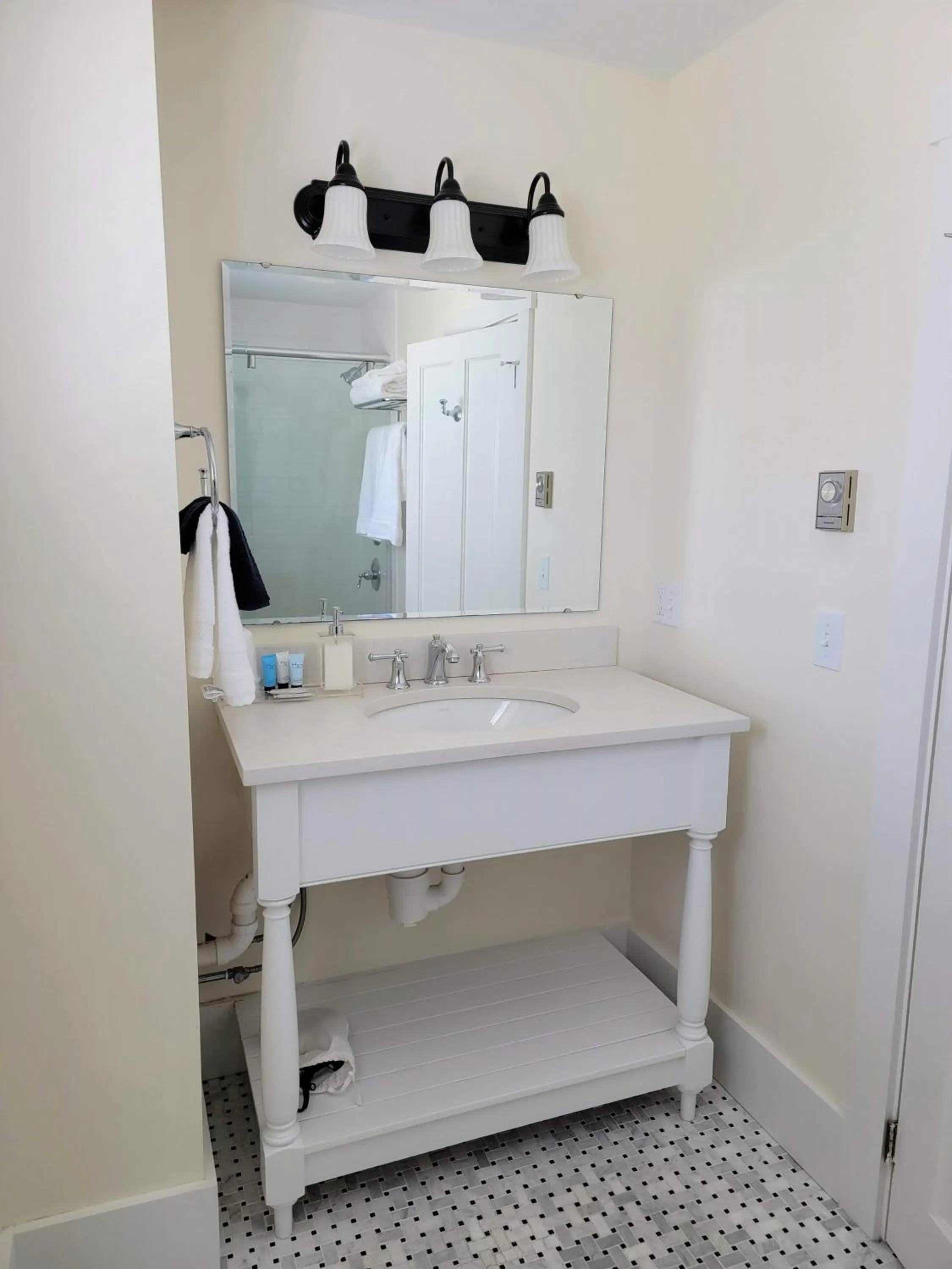 Bathroom in East Wind Inn on the Water