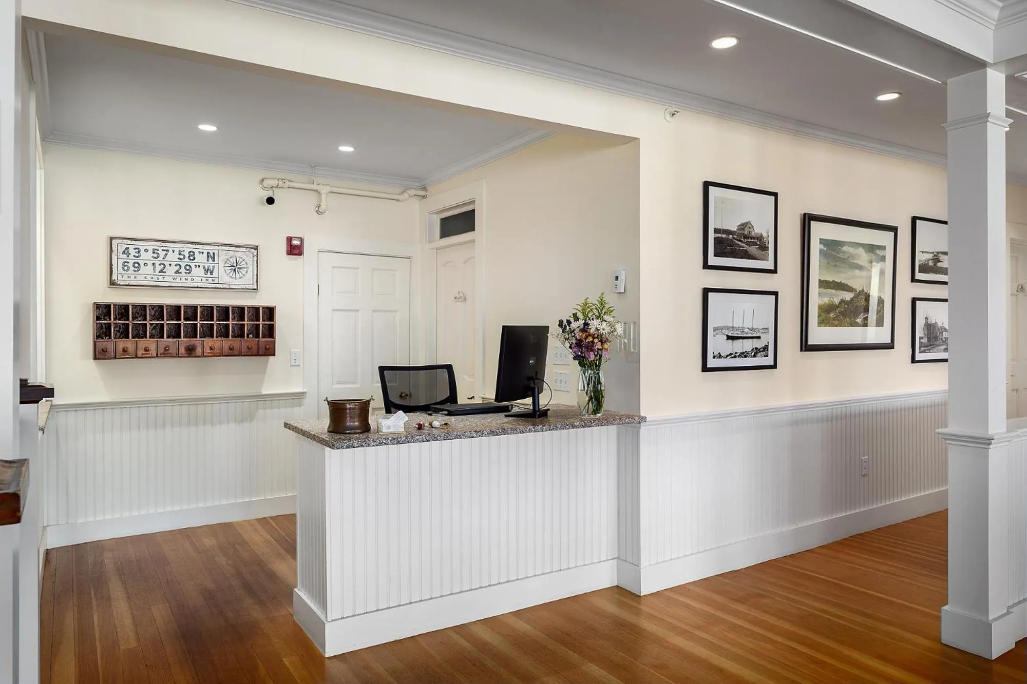 Lobby or reception in East Wind Inn on the Water