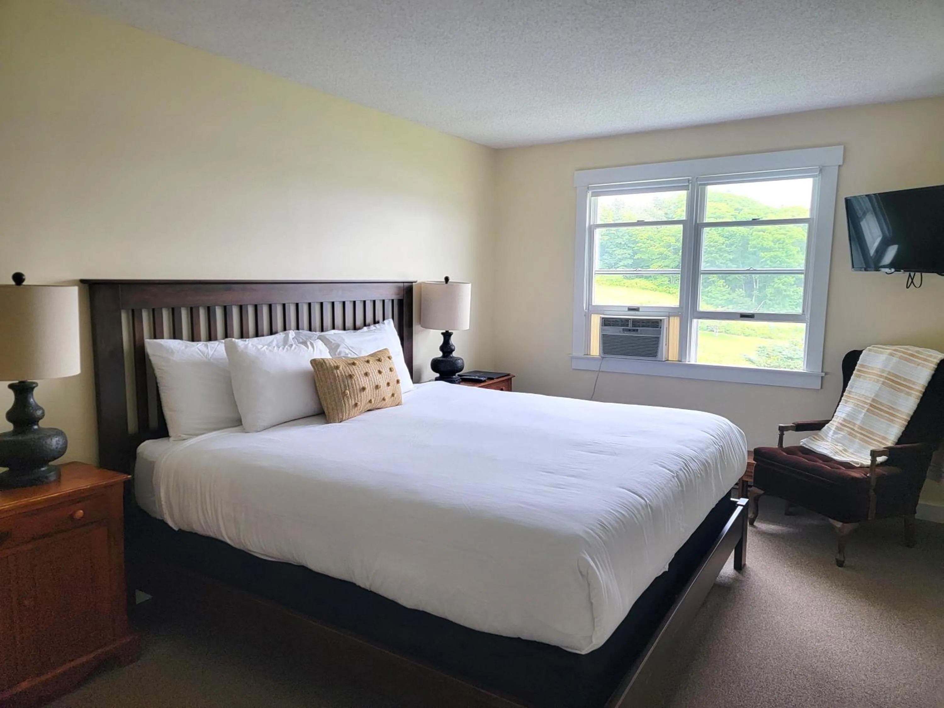 Bed in East Wind Inn on the Water