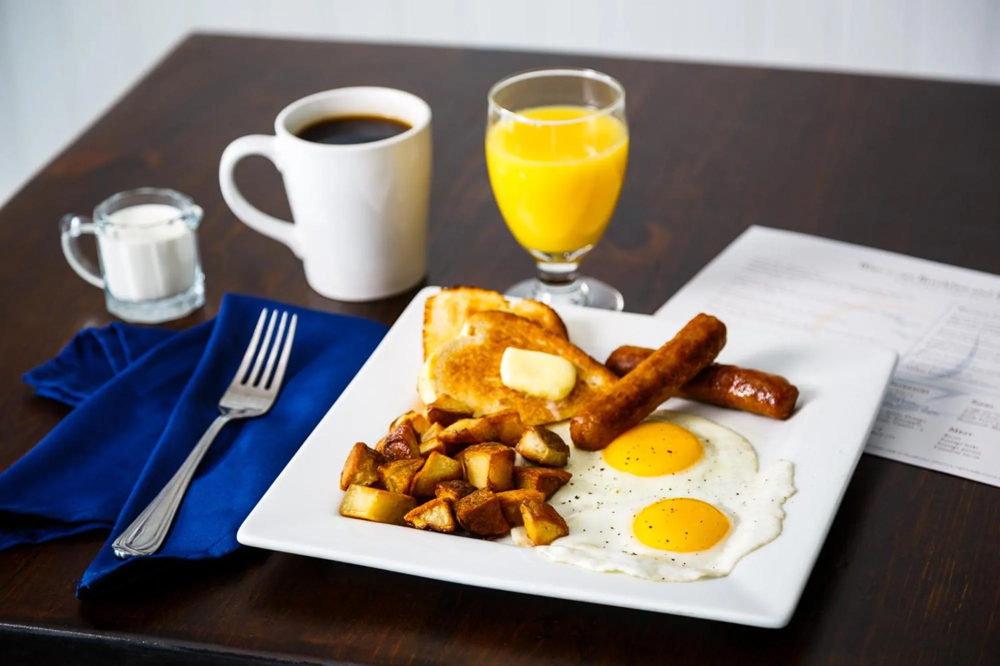 Food and drinks in East Wind Inn on the Water