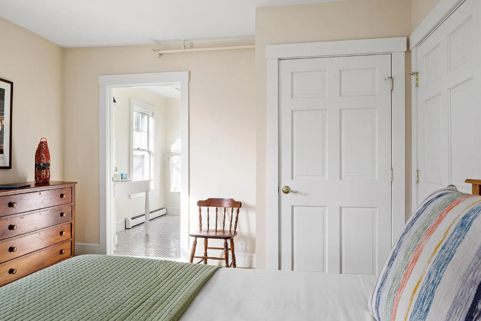 Photo of the whole room in East Wind Inn on the Water