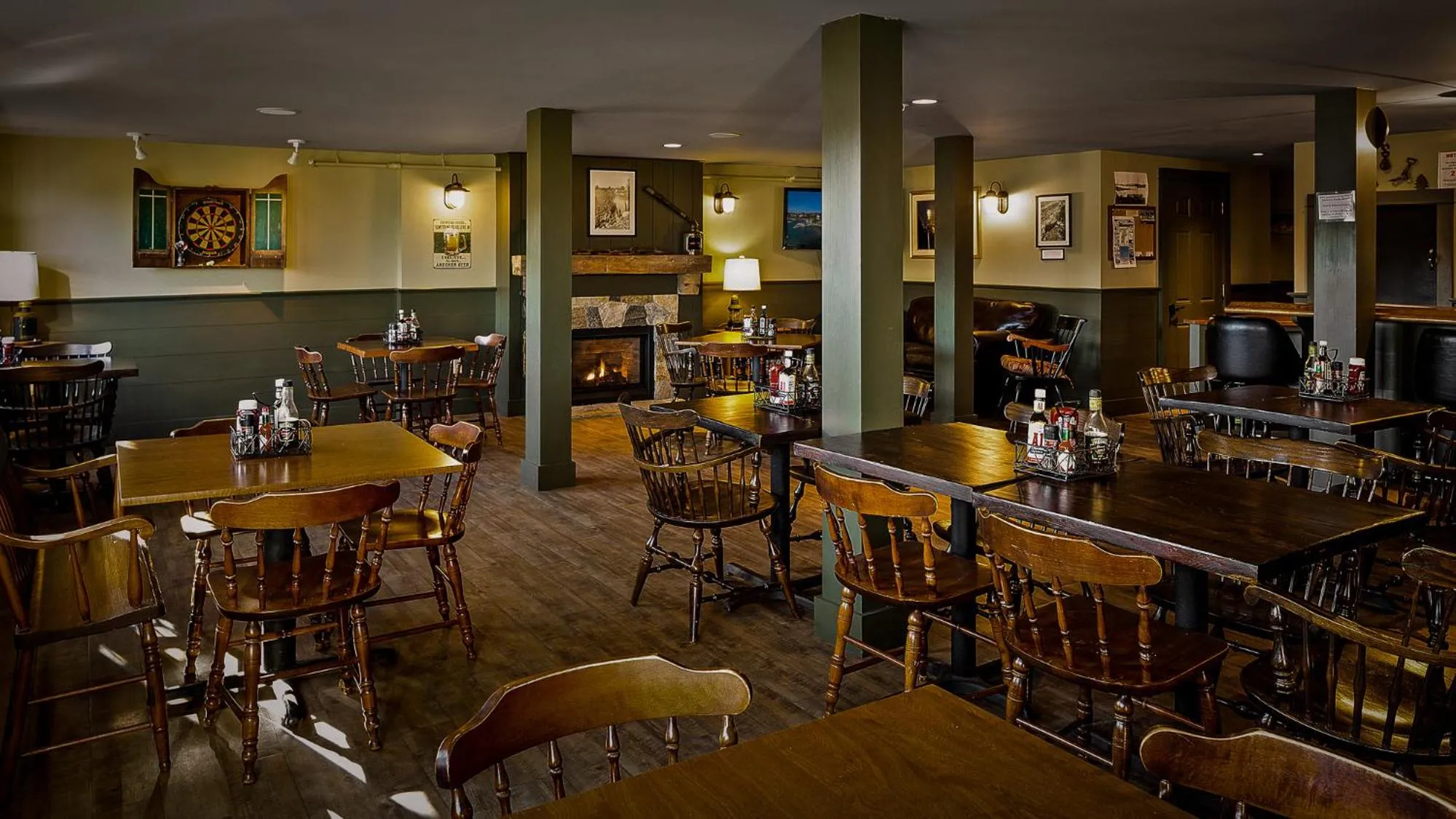 Restaurant/places to eat in East Wind Inn on the Water