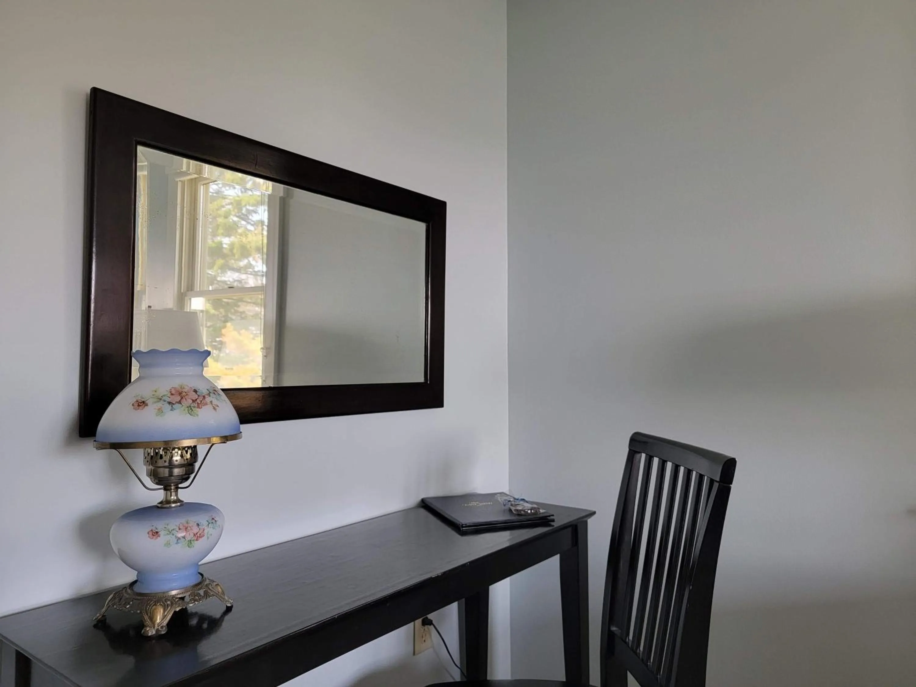 Seating area in East Wind Inn on the Water