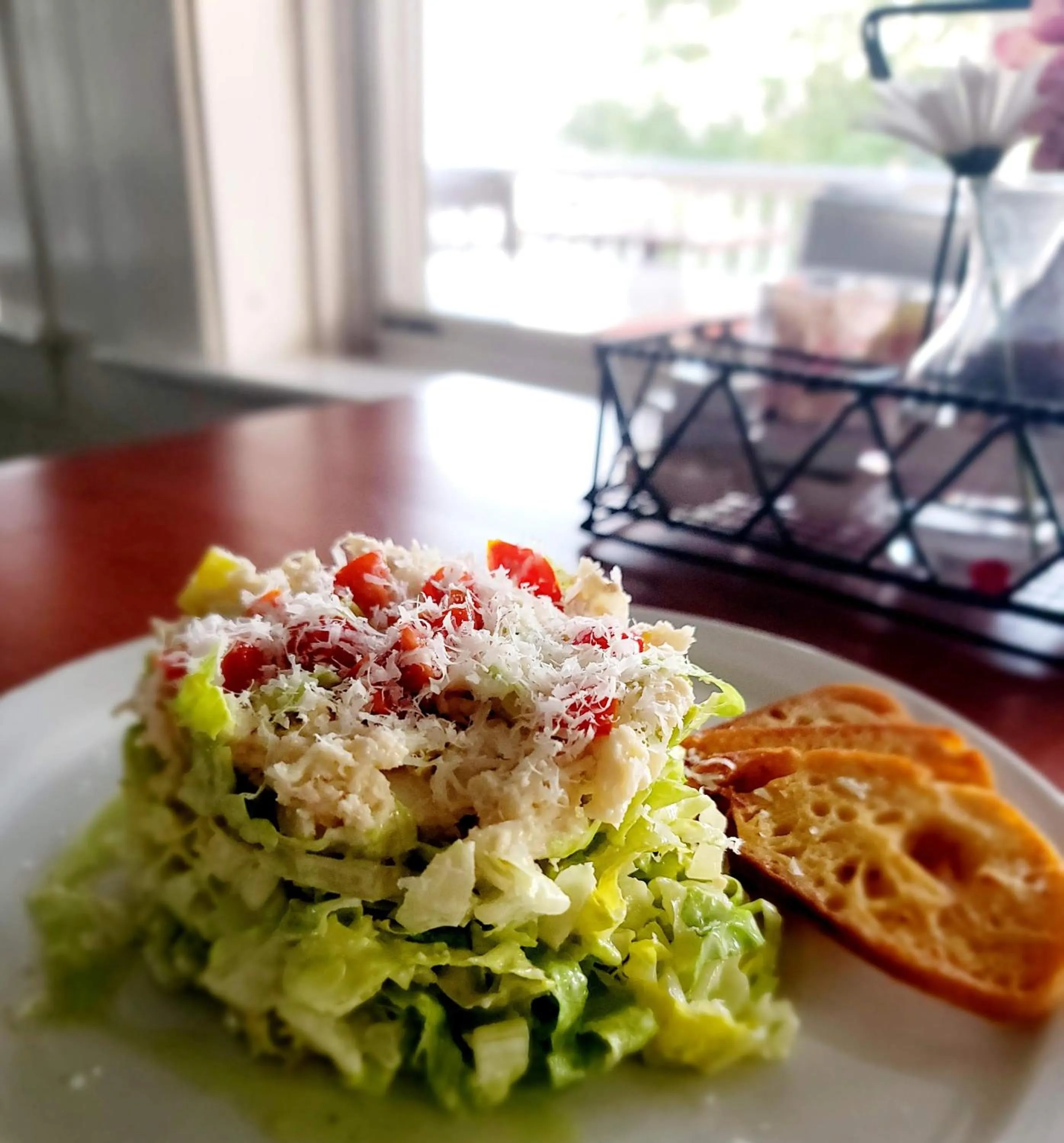 Restaurant/places to eat in East Wind Inn on the Water