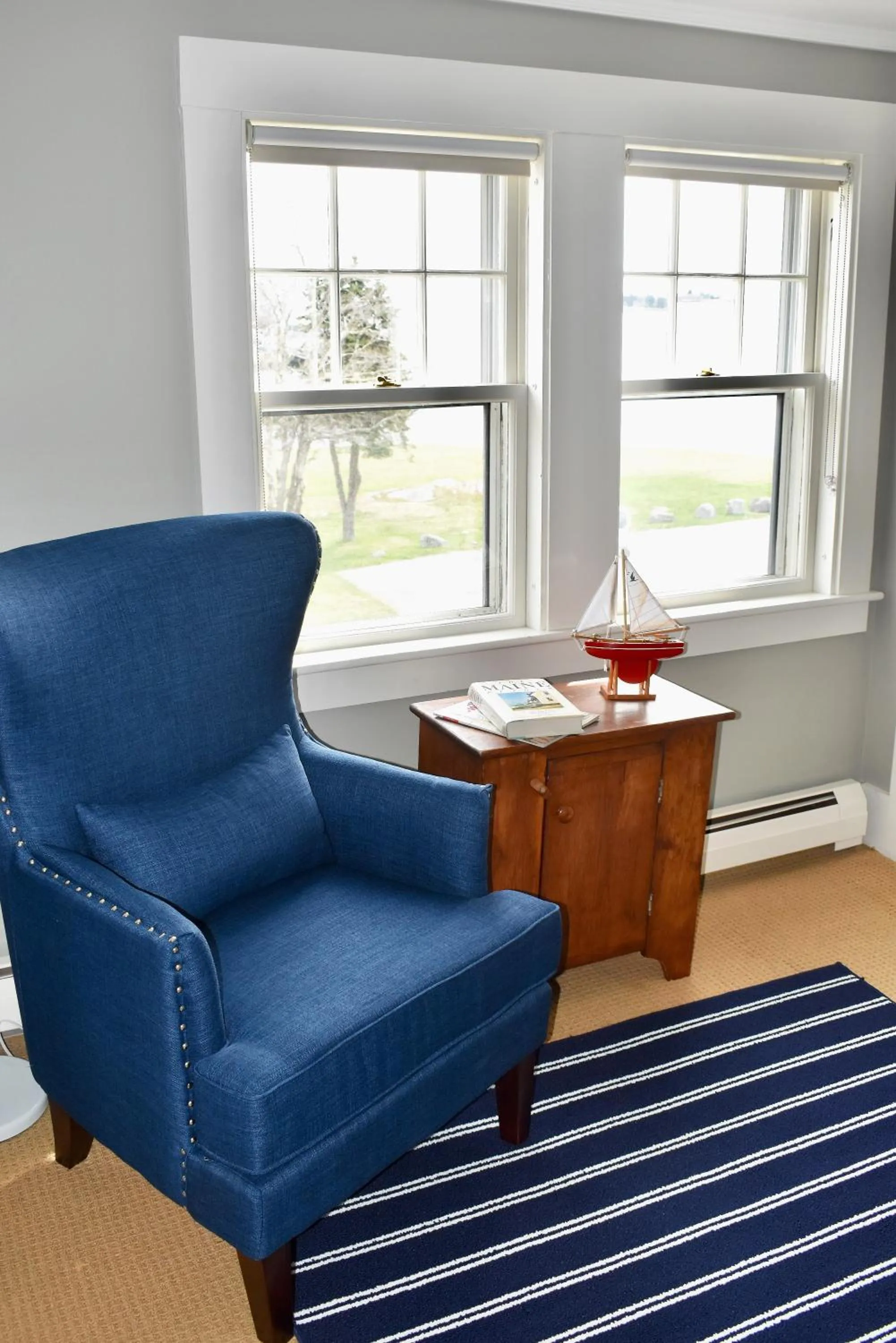 Seating area in East Wind Inn on the Water
