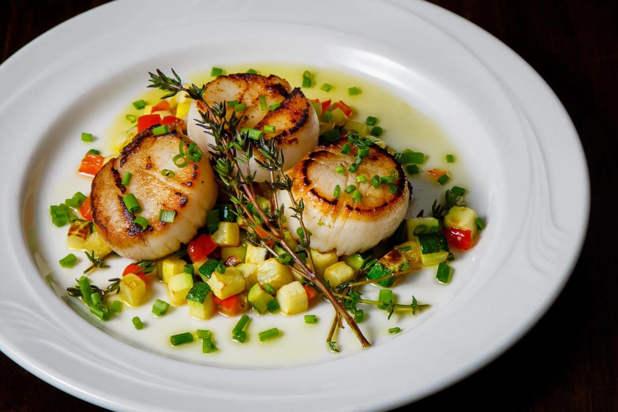 Restaurant/places to eat in East Wind Inn on the Water