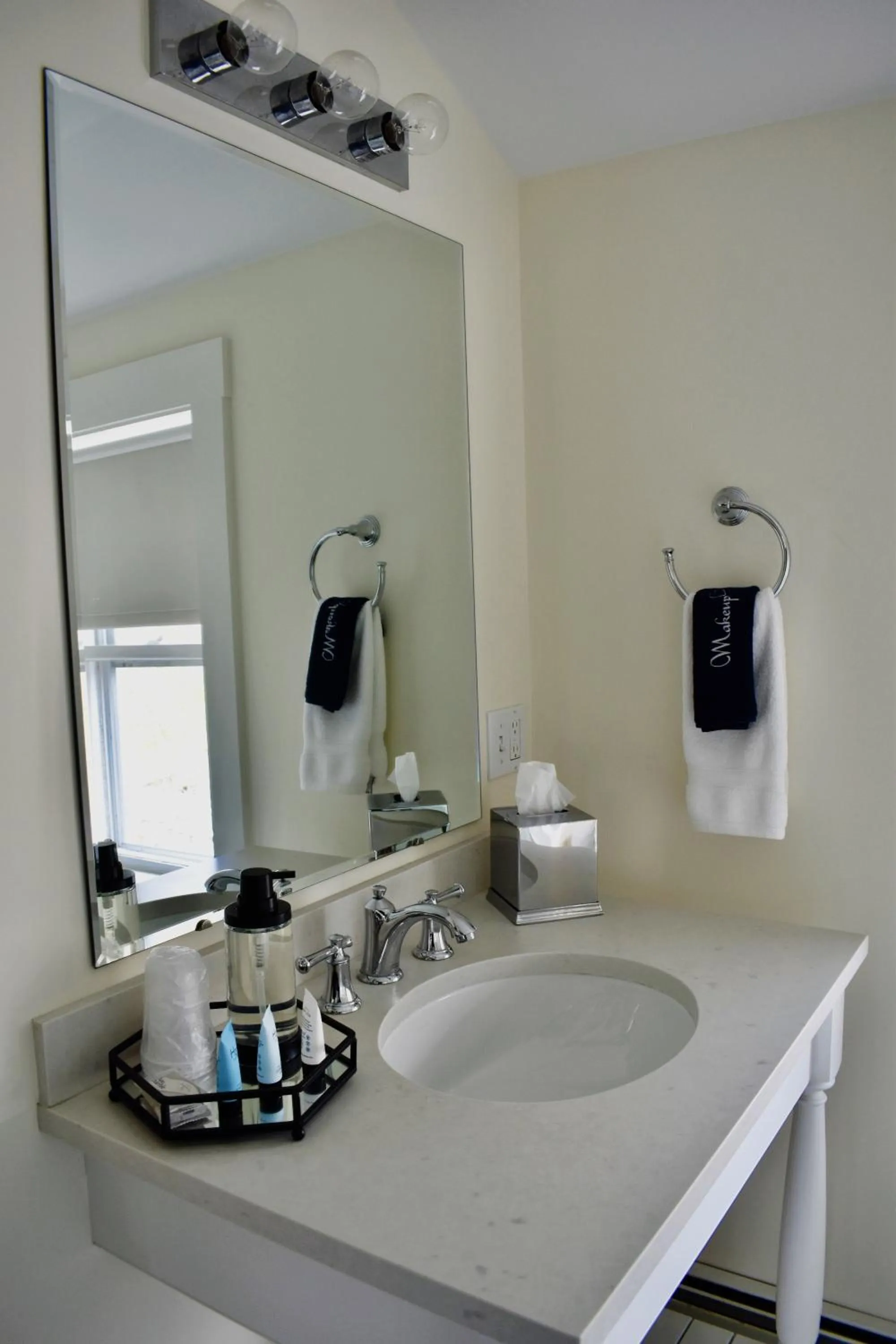 Bathroom in East Wind Inn on the Water
