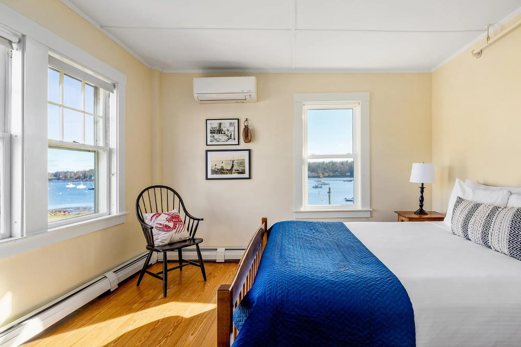 Bed in East Wind Inn on the Water