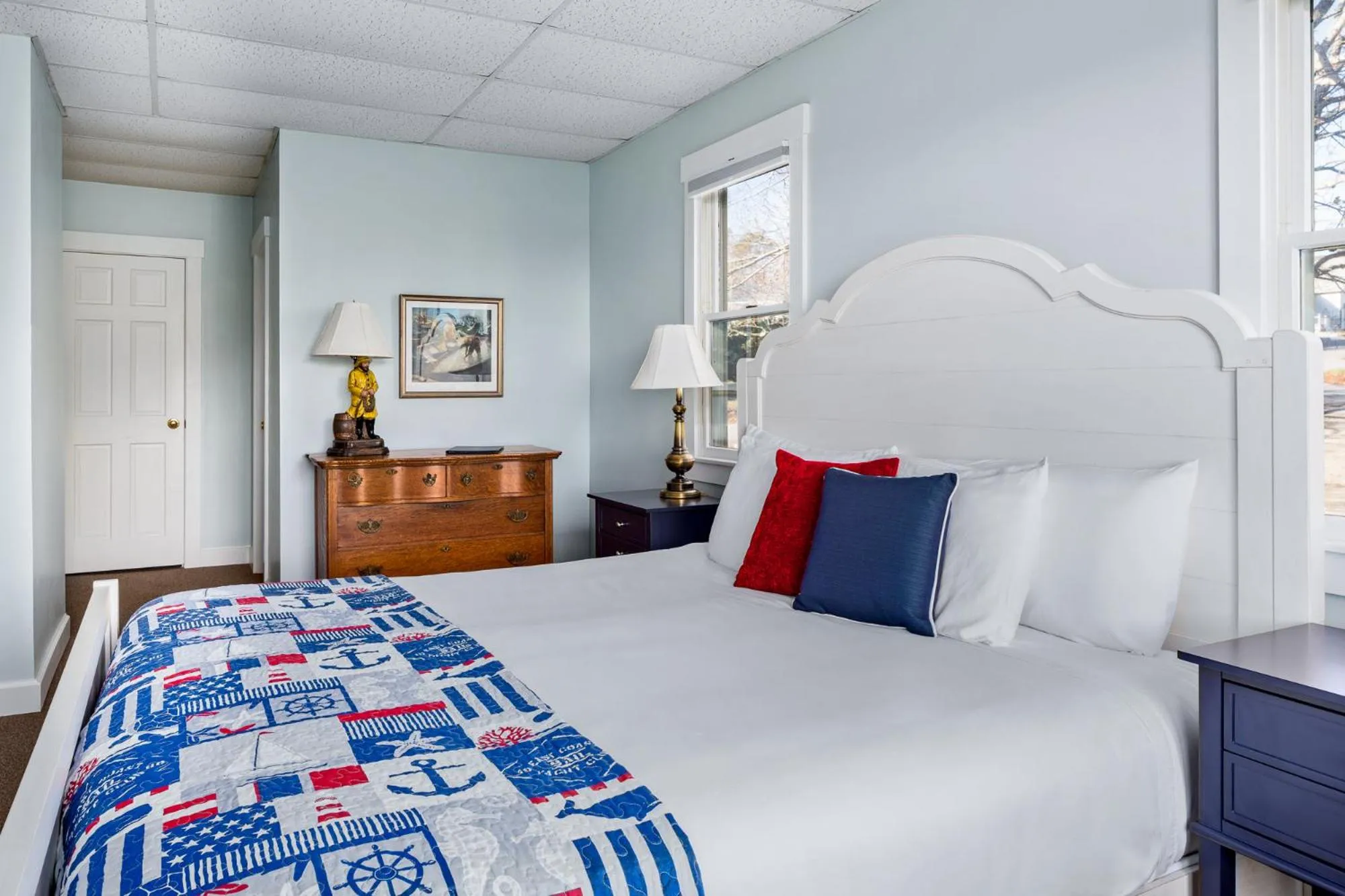 Bed in East Wind Inn on the Water