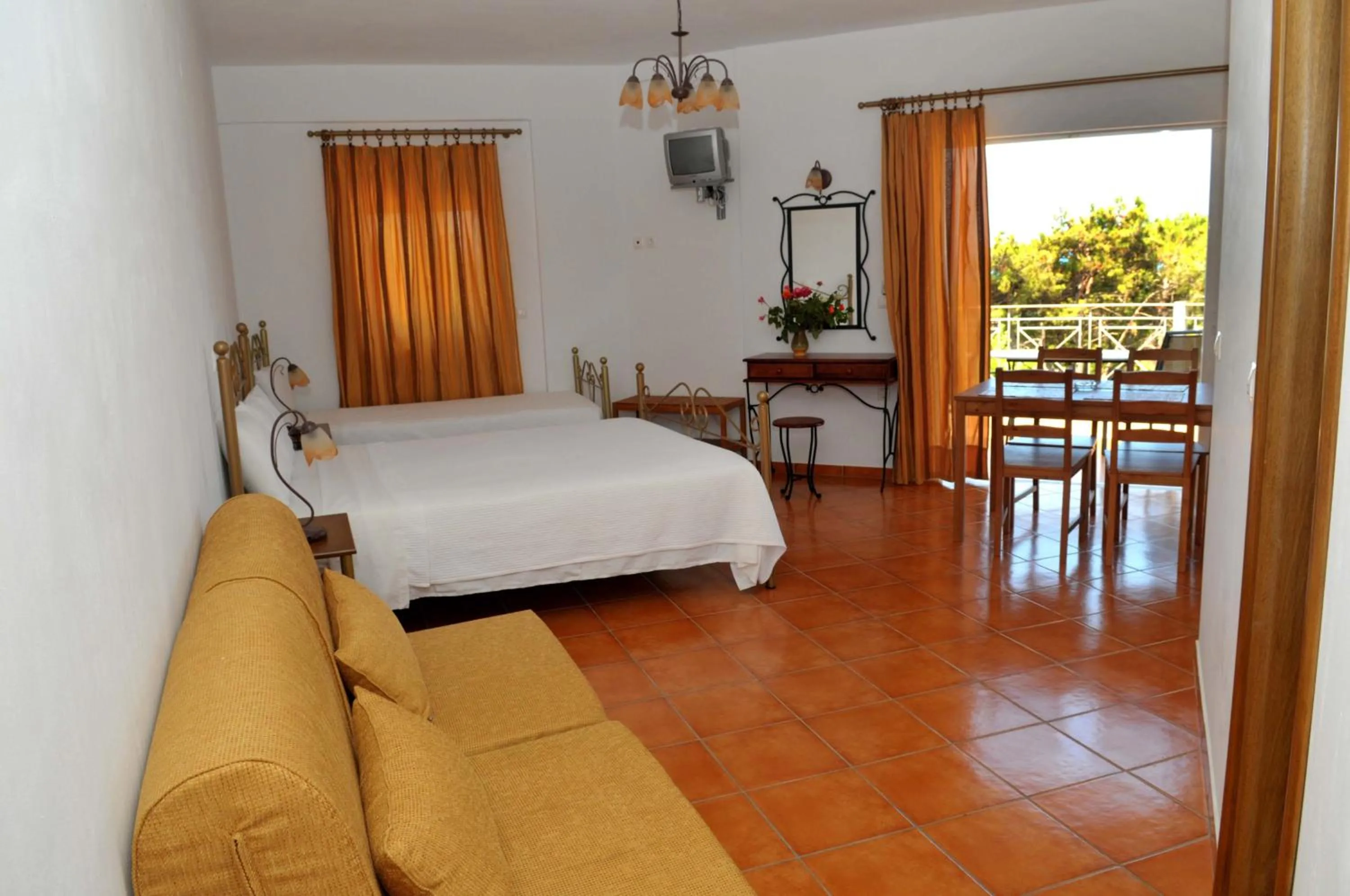 Photo of the whole room, Bed in Kasimis