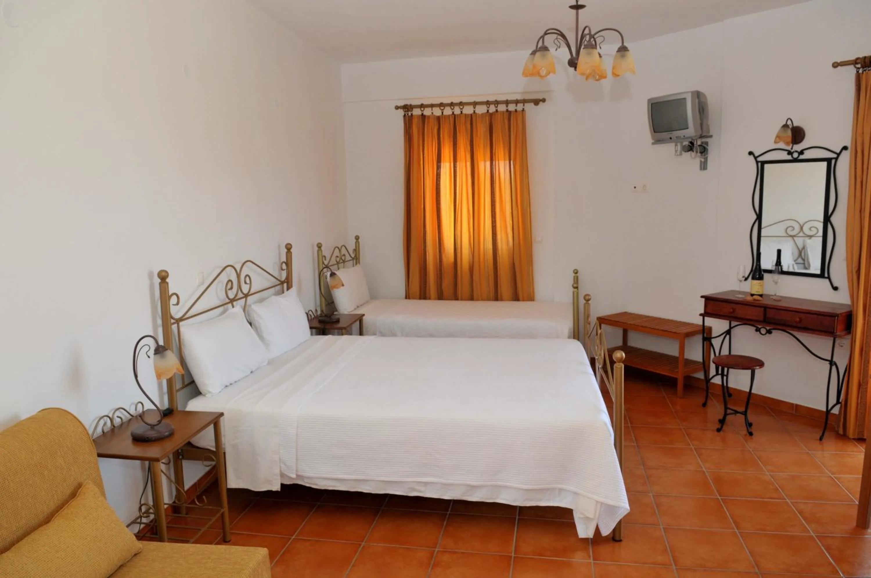 Photo of the whole room, Bed in Kasimis