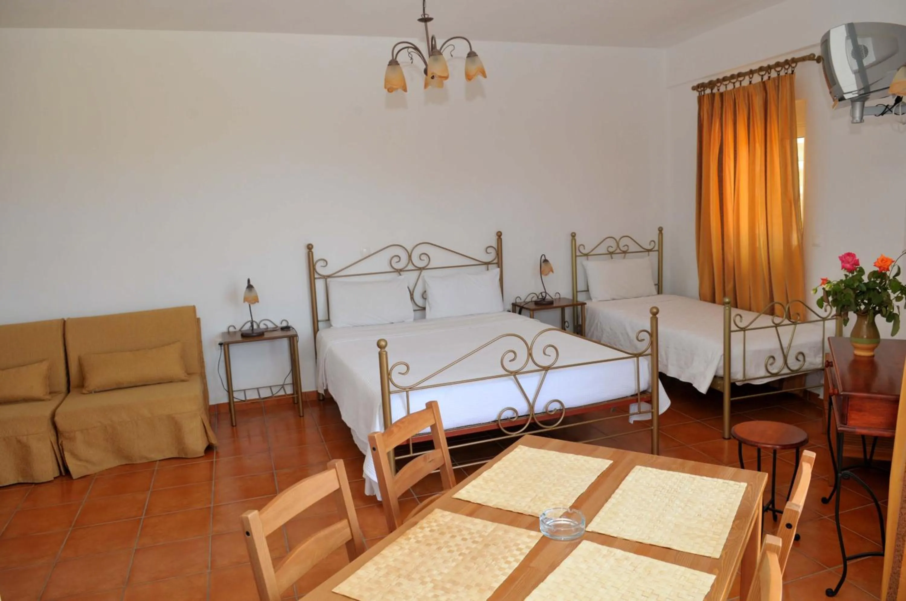 Photo of the whole room, Bed in Kasimis