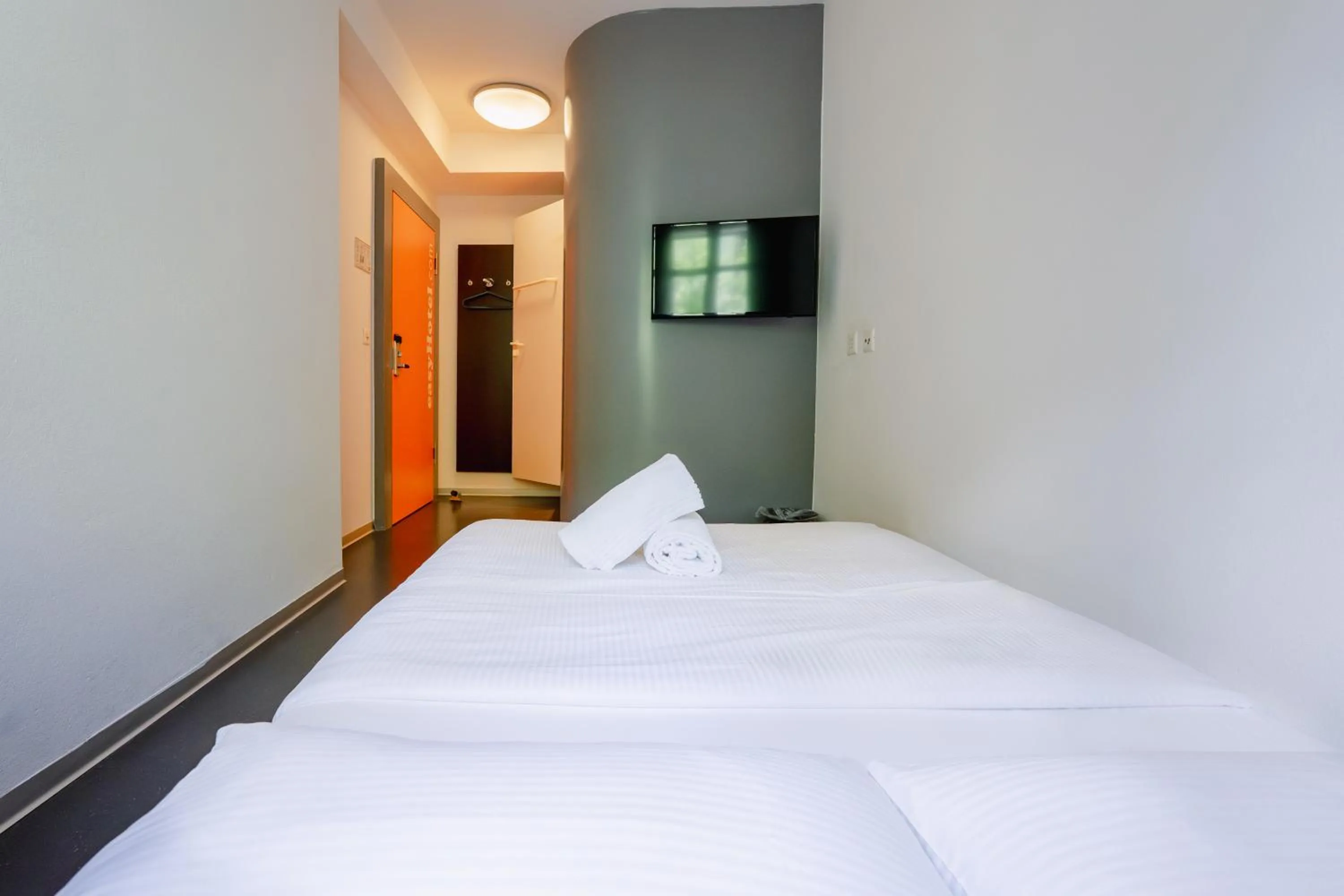 Bedroom, Bed in easyHotel Zürich City Centre