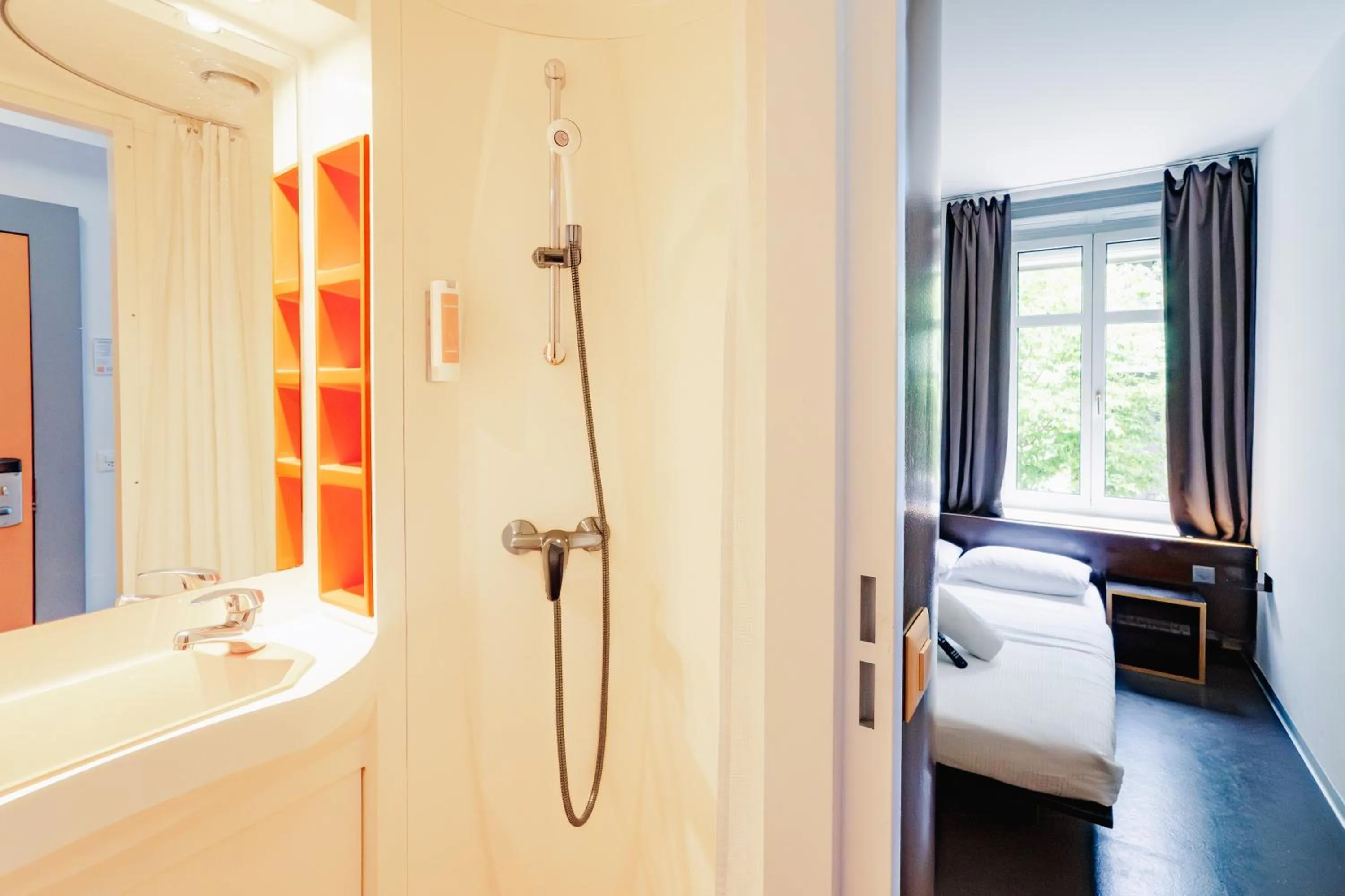 Bedroom, Bed in easyHotel Zürich City Centre