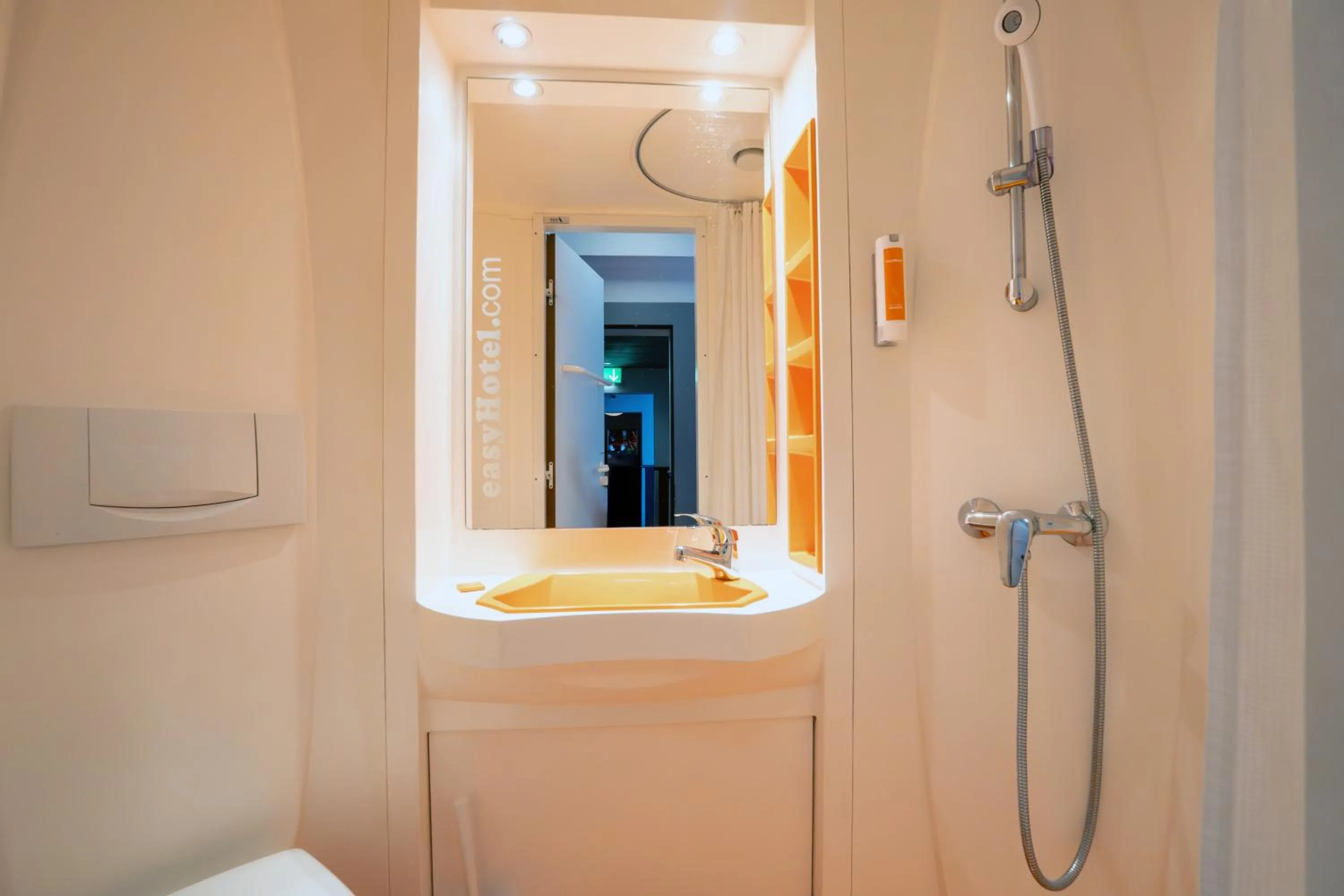 Bathroom in easyHotel Zürich City Centre