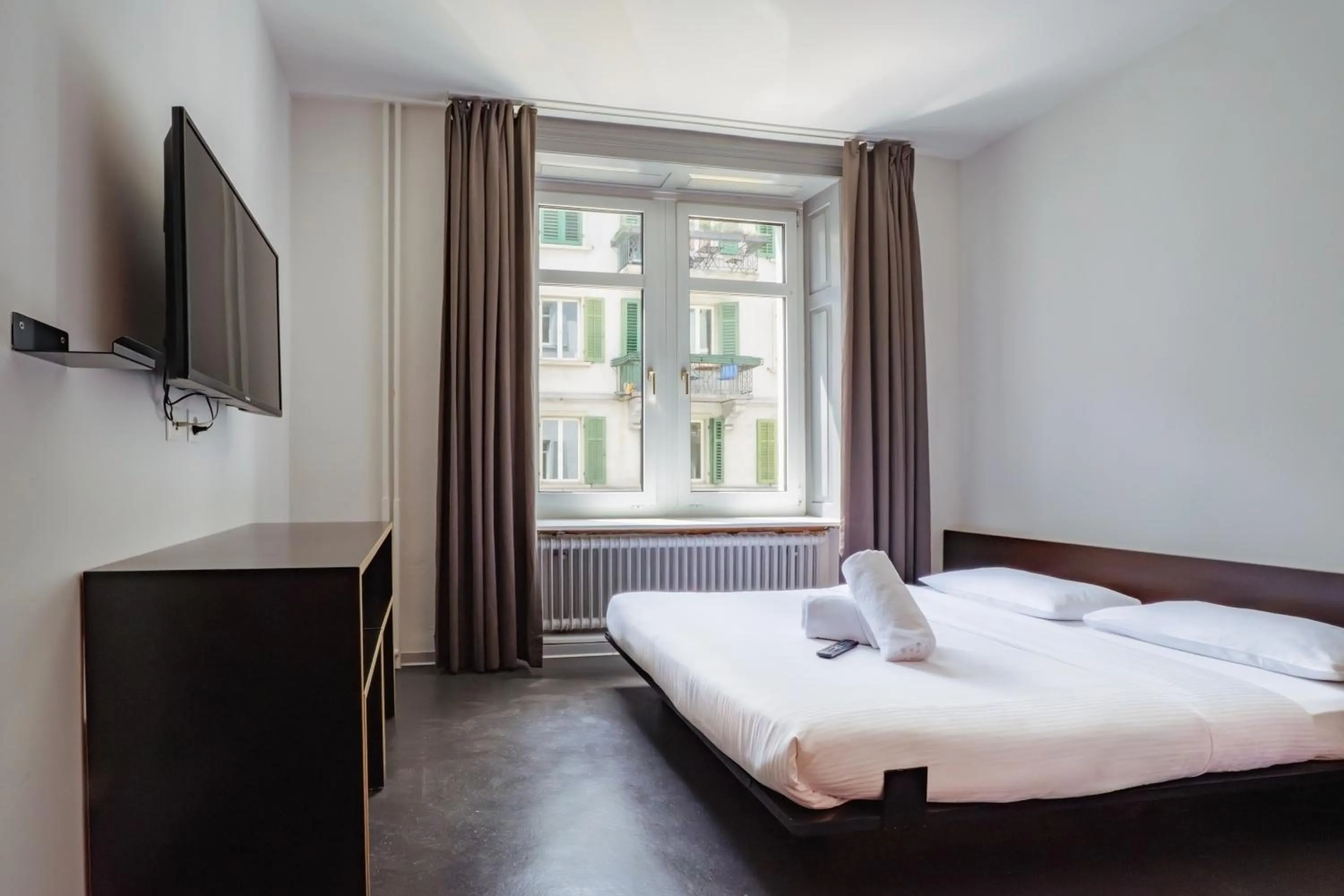 Photo of the whole room, Bed in easyHotel Zürich City Centre