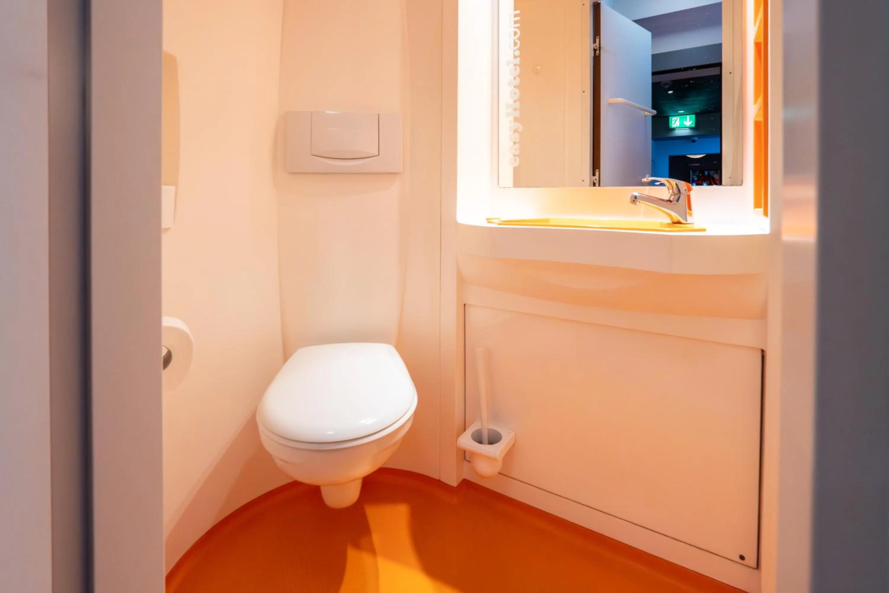 Toilet in easyHotel Zürich City Centre