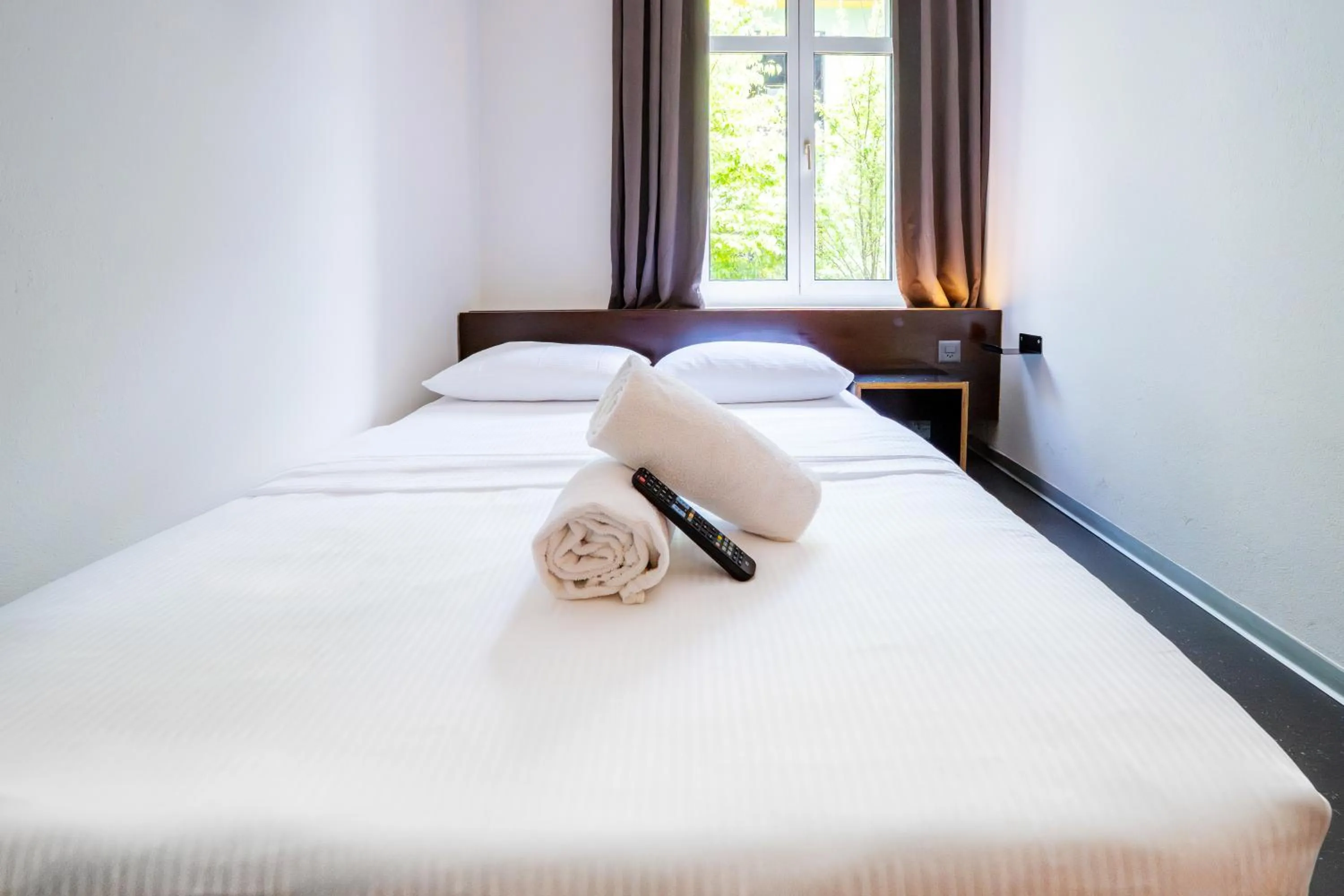 Photo of the whole room, Bed in easyHotel Zürich City Centre