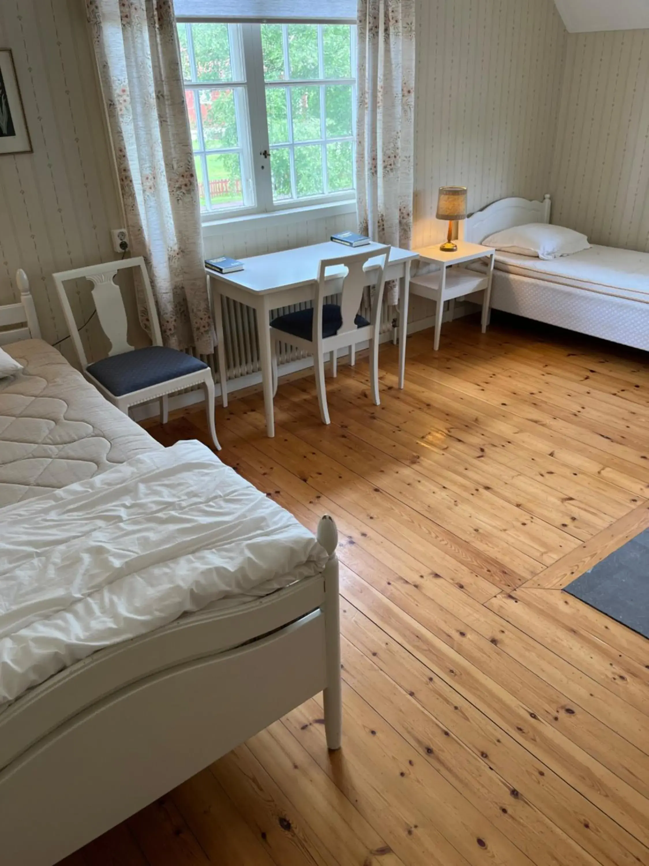 Twin Room with Private Bathroom - single occupancy in Trunna Vandrarhem & Konferens Twin Room with Private Bathroom - single occupancy in Trunna Vandrarhem & Konferens