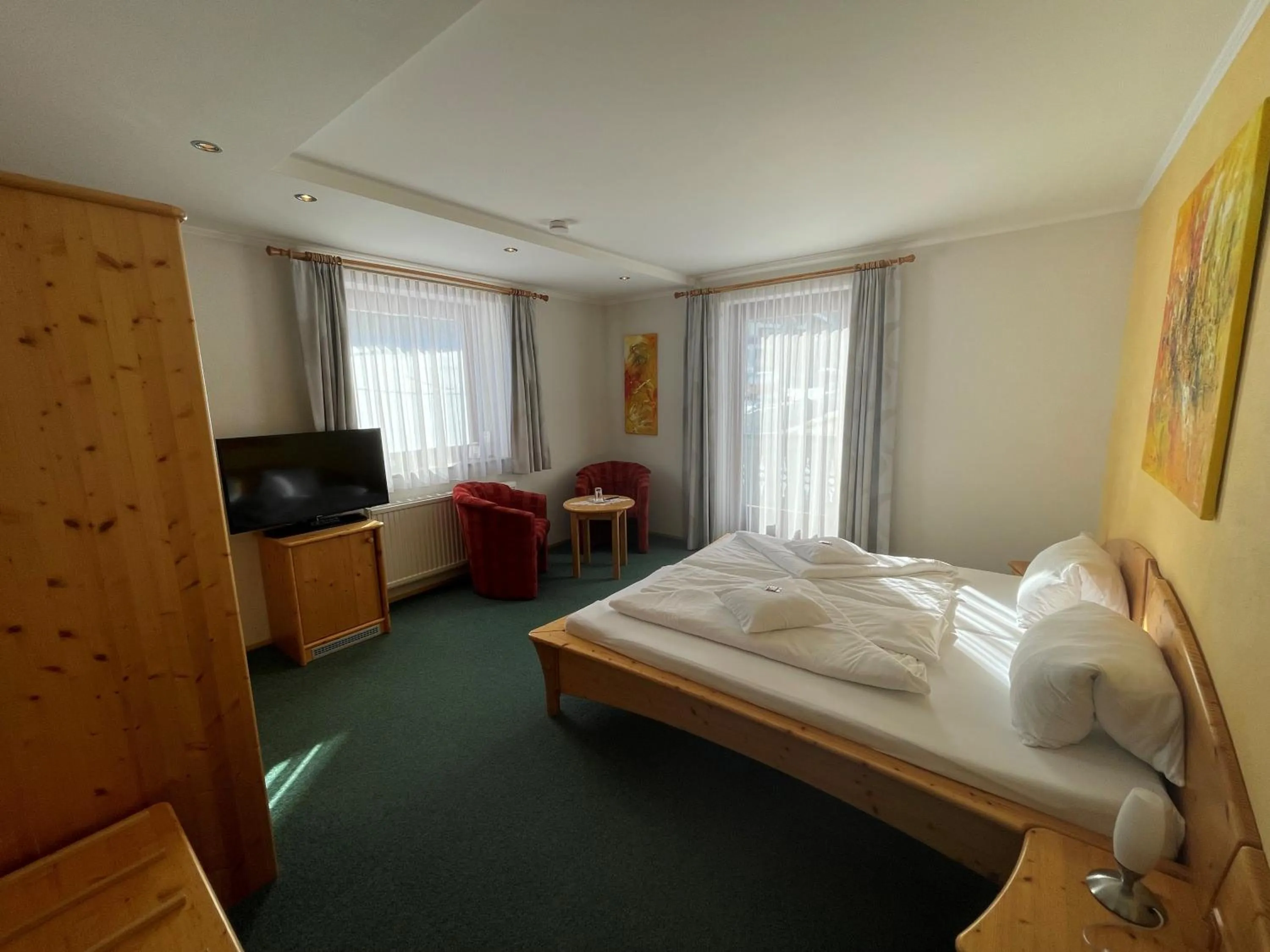 Photo of the whole room, Bed in Hotel Garni Burger