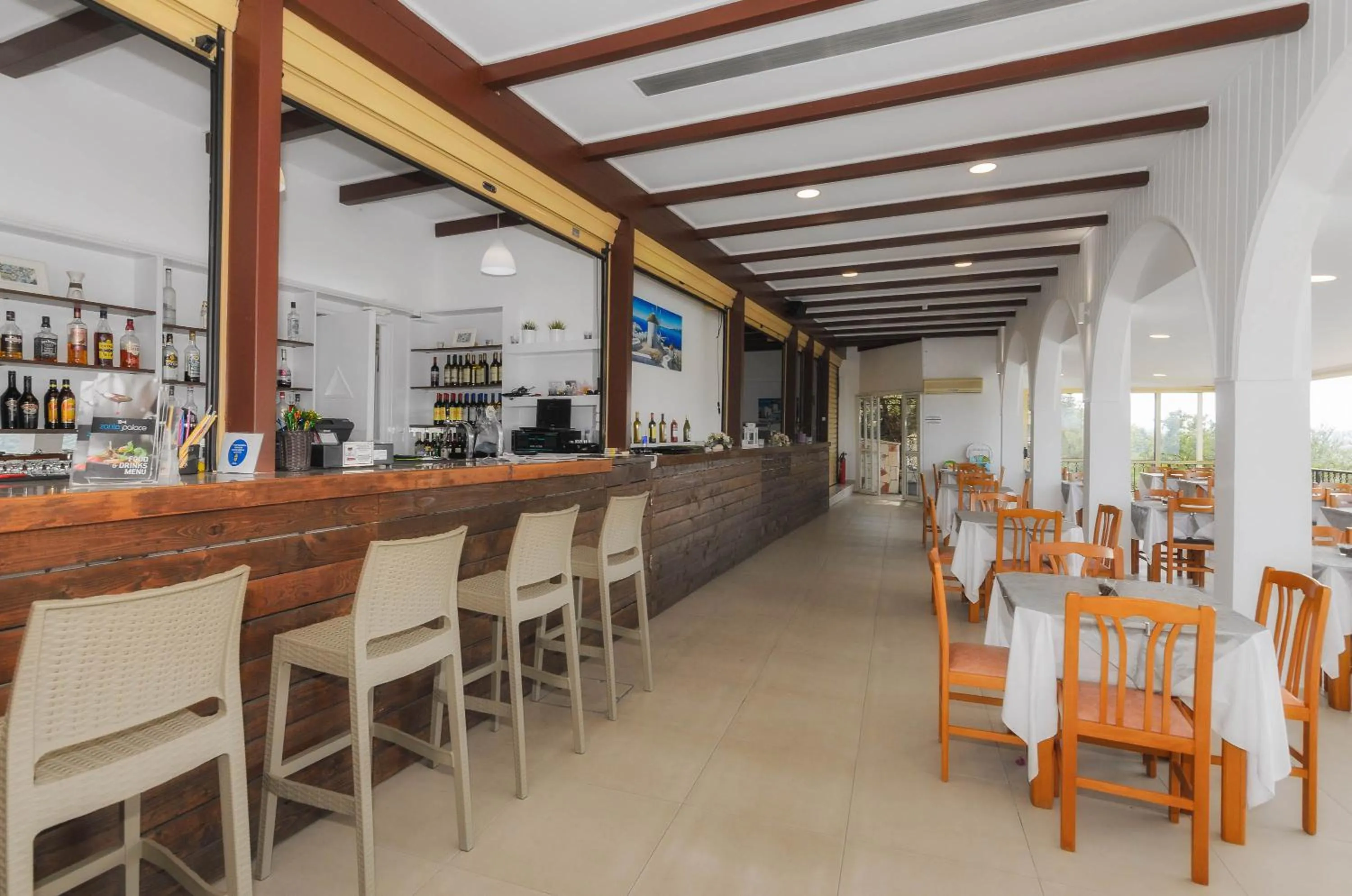 Restaurant/places to eat in Zante Palace