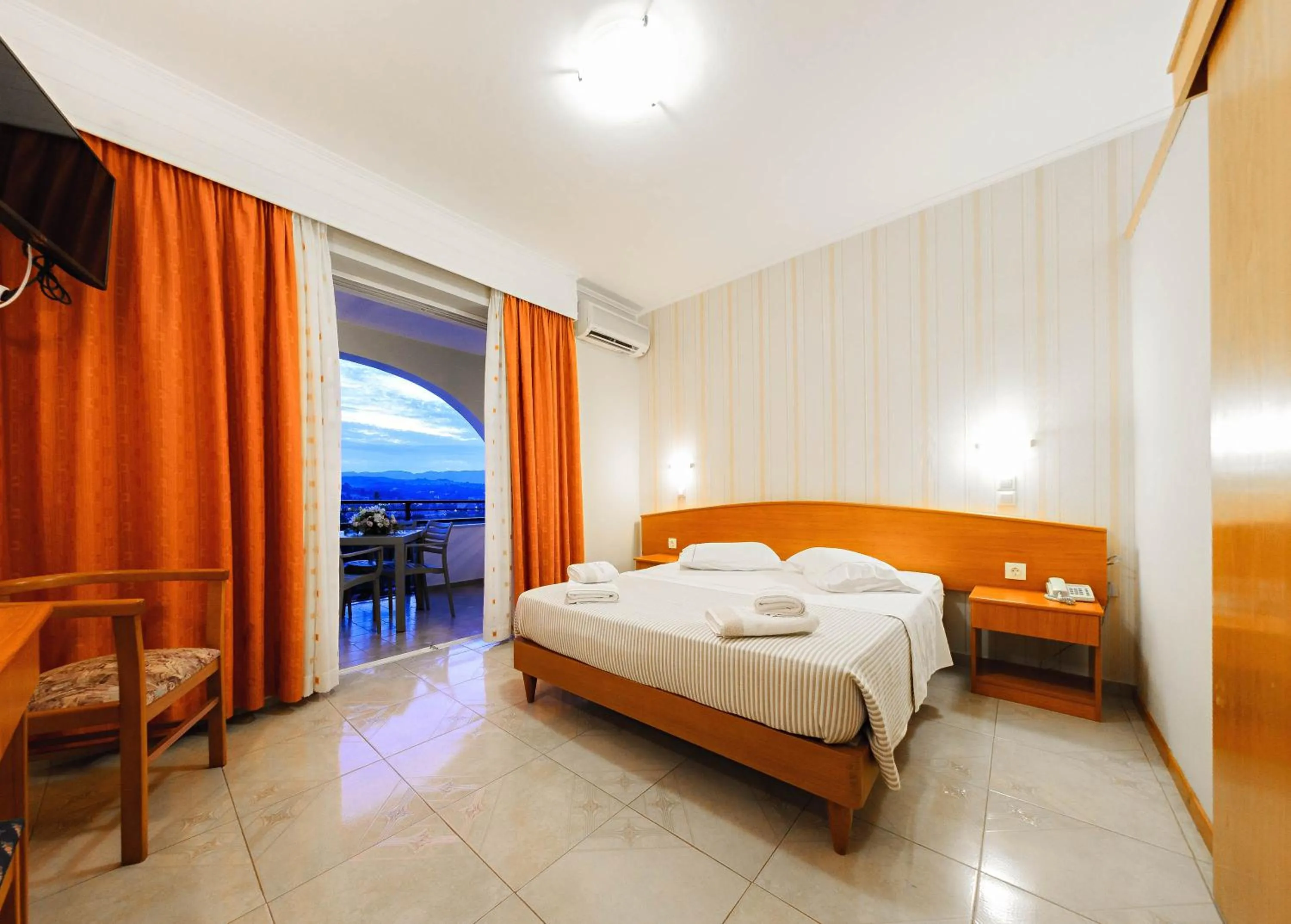 Photo of the whole room, Bed in Zante Palace