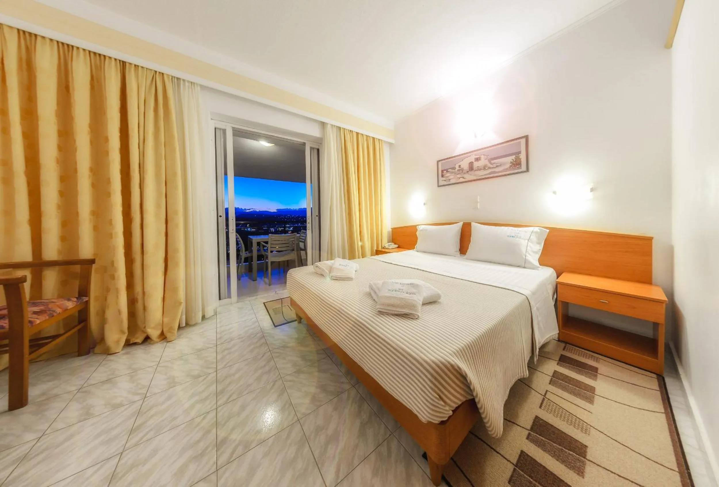 Photo of the whole room, Bed in Zante Palace