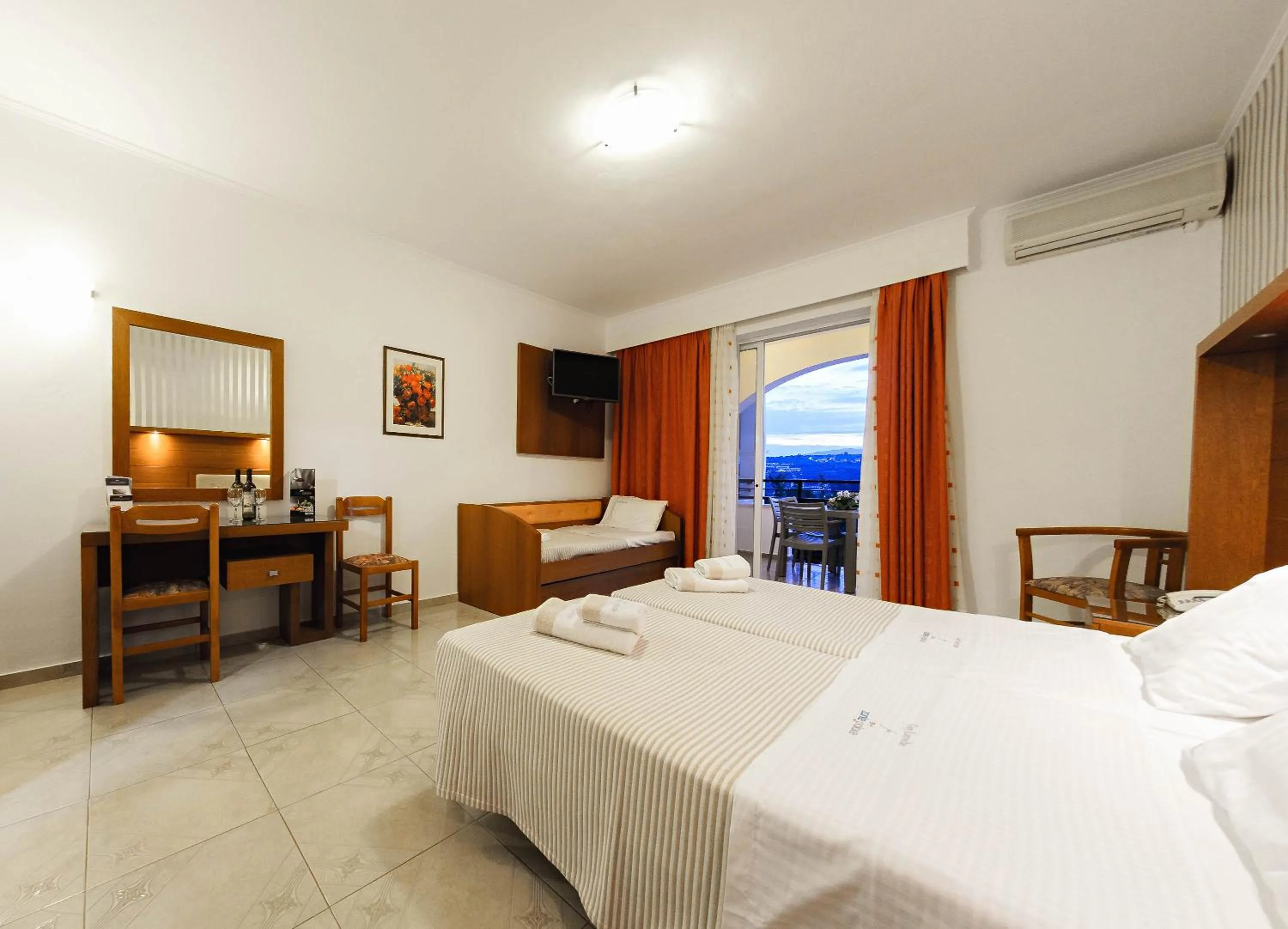TV and multimedia, Bed in Zante Palace