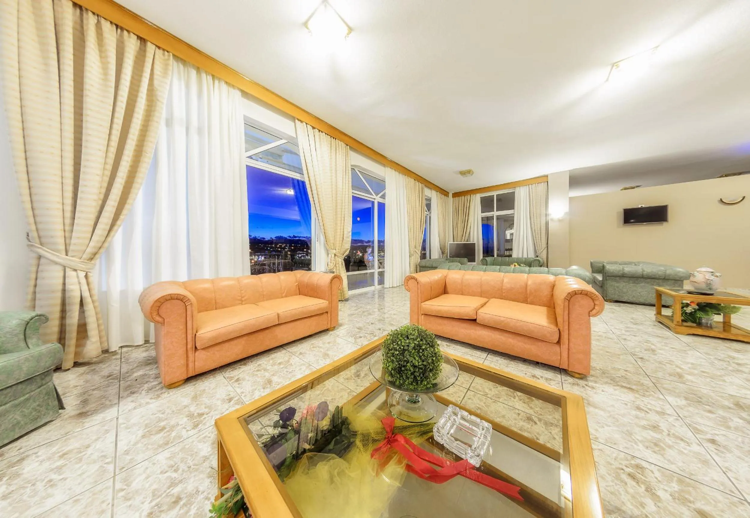 Communal lounge/ TV room in Zante Palace