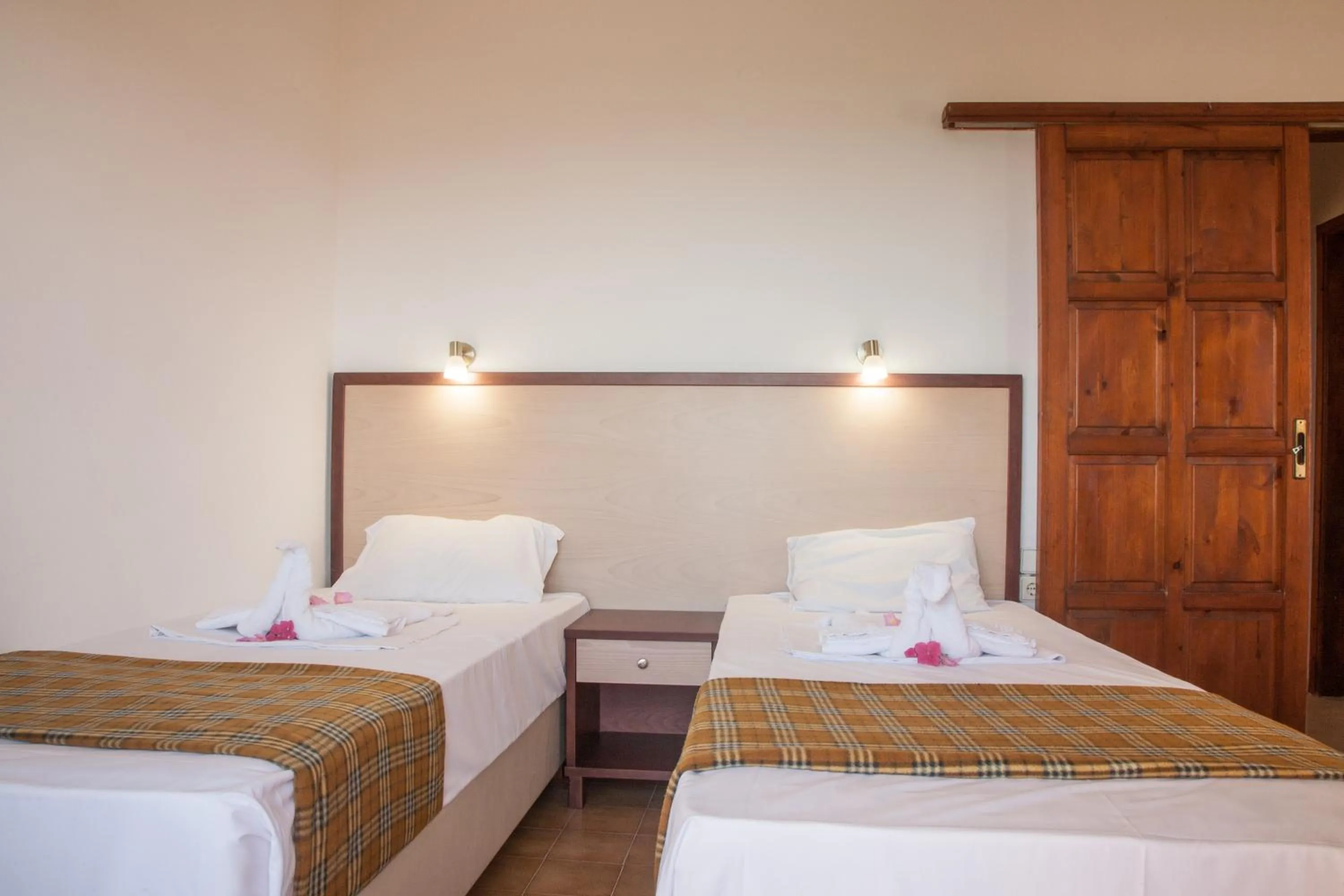 Bedroom, Bed in Ekavi Apartments