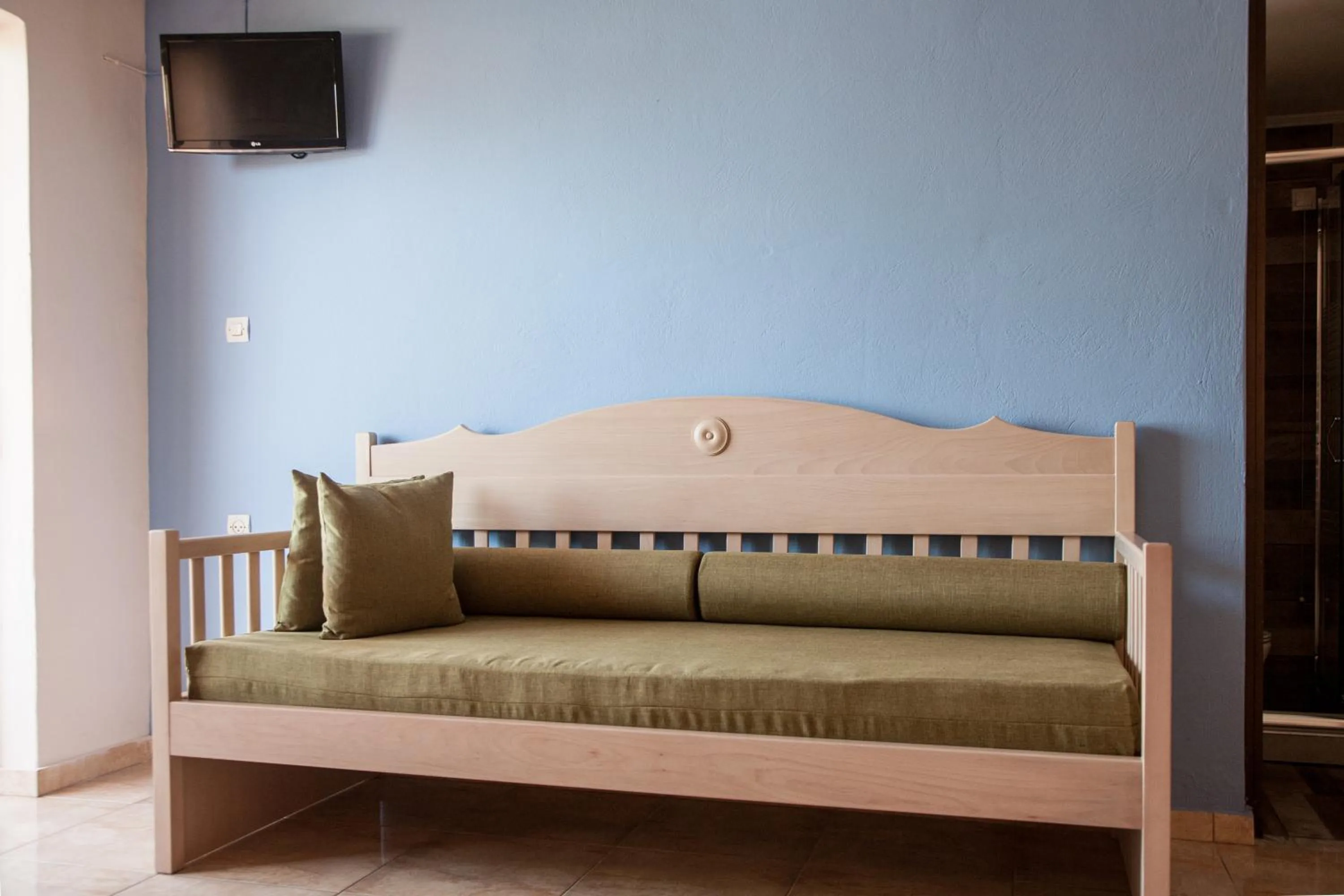 Living room, Bed in Ekavi Apartments