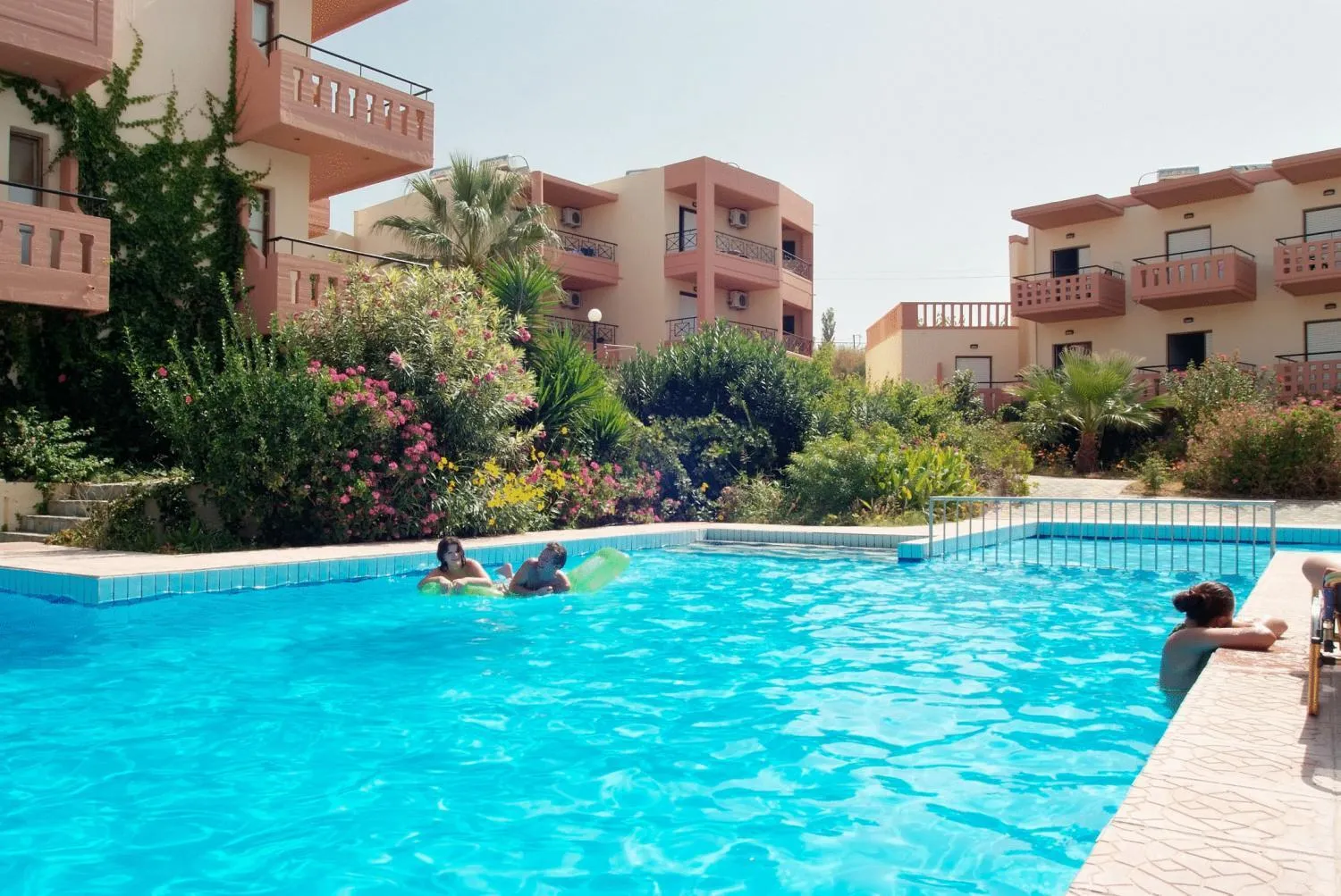 Swimming pool in Ekavi Apartments