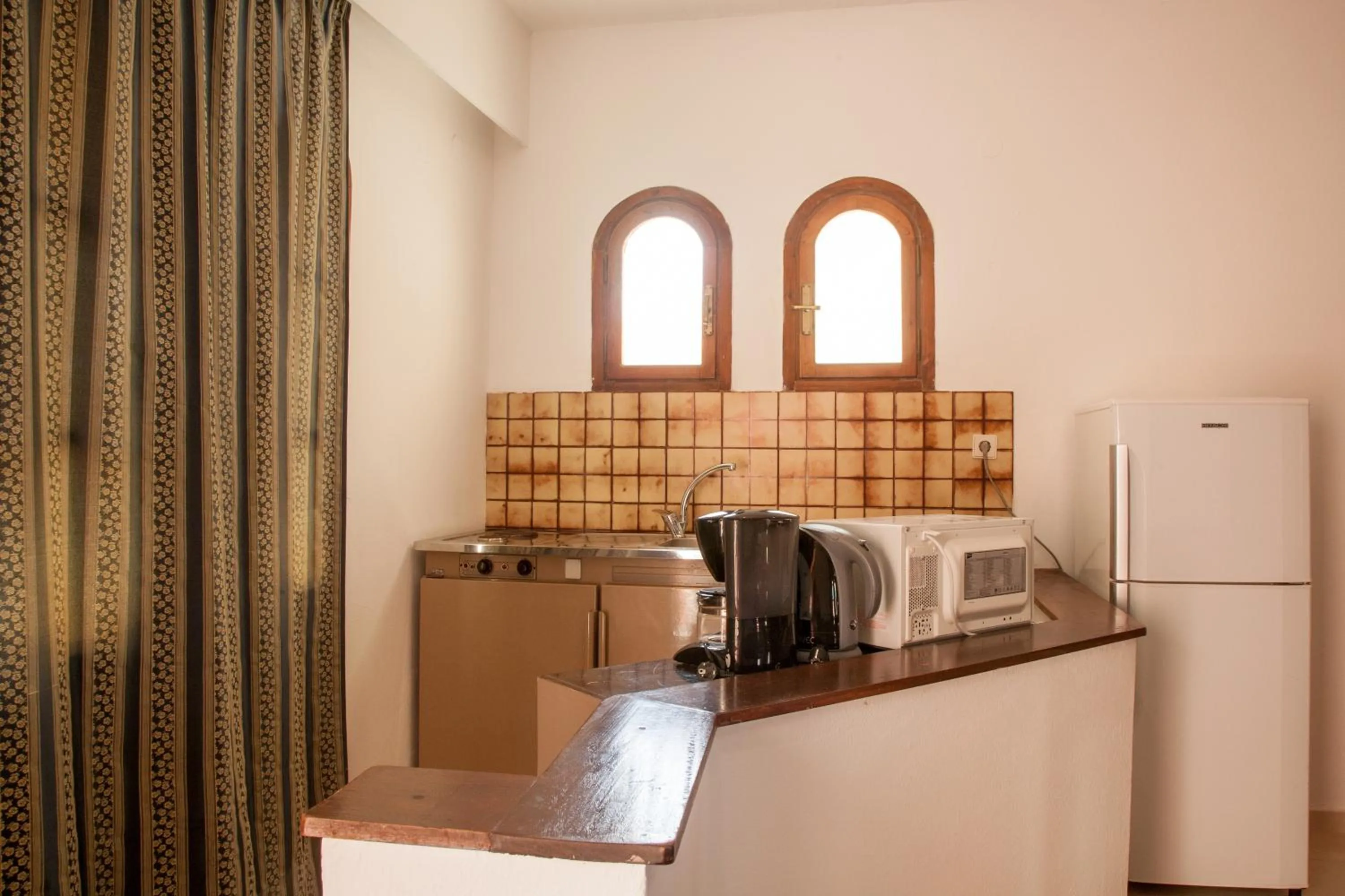 Kitchen or kitchenette in Ekavi Apartments