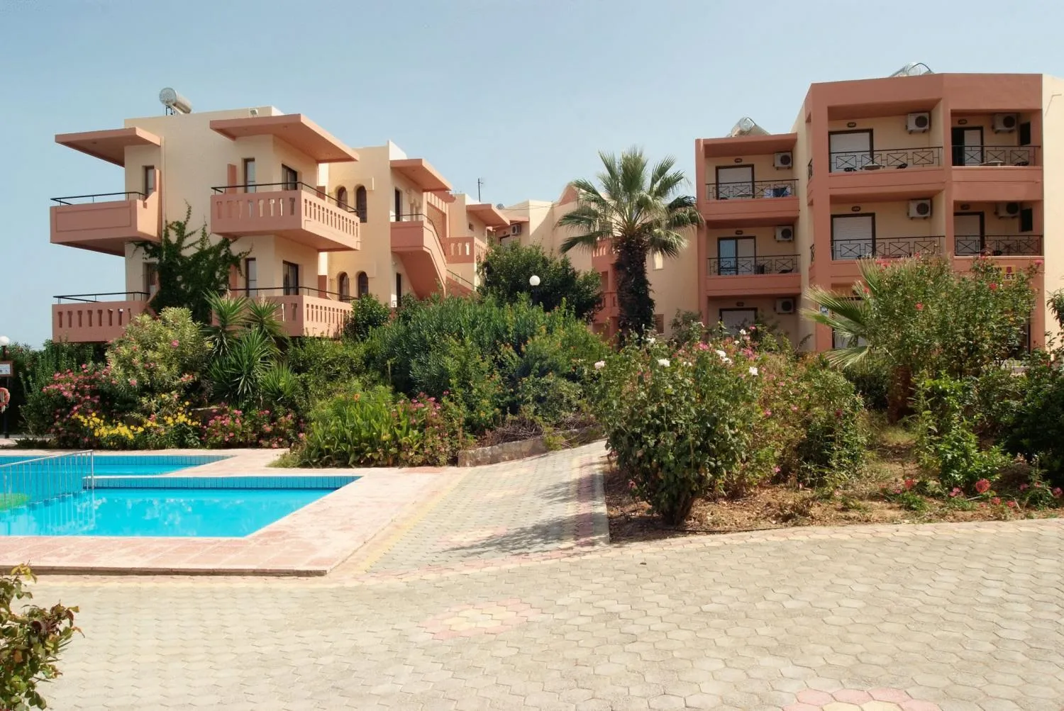 Property building in Ekavi Apartments