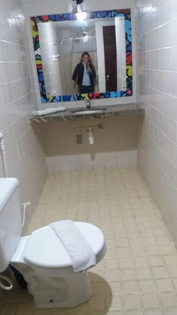 Bathroom in Lagoa Mar Inn - Estacionamento e duas crianças de até 10 anos Será Free