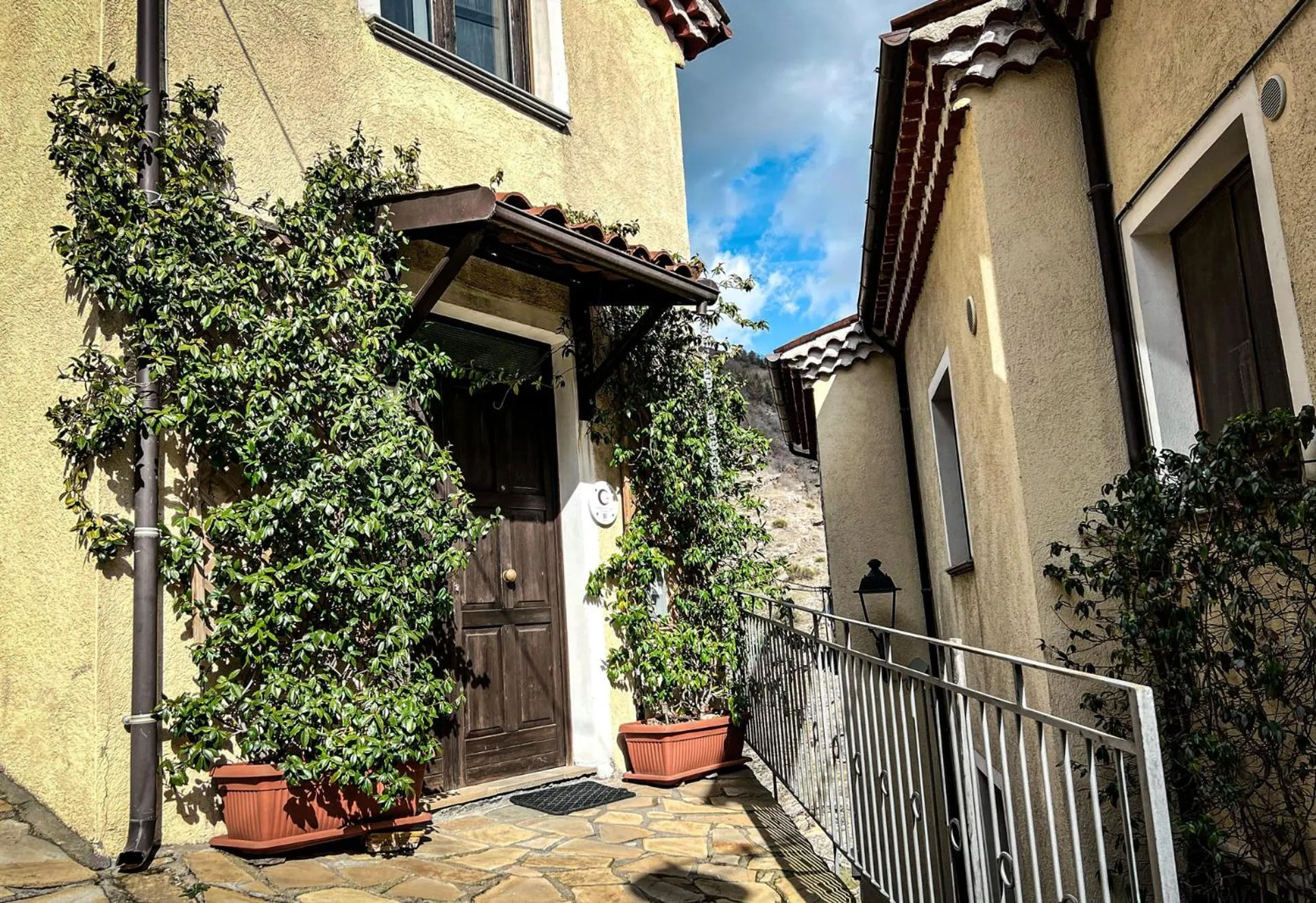 Property building in Guarda Che Luna