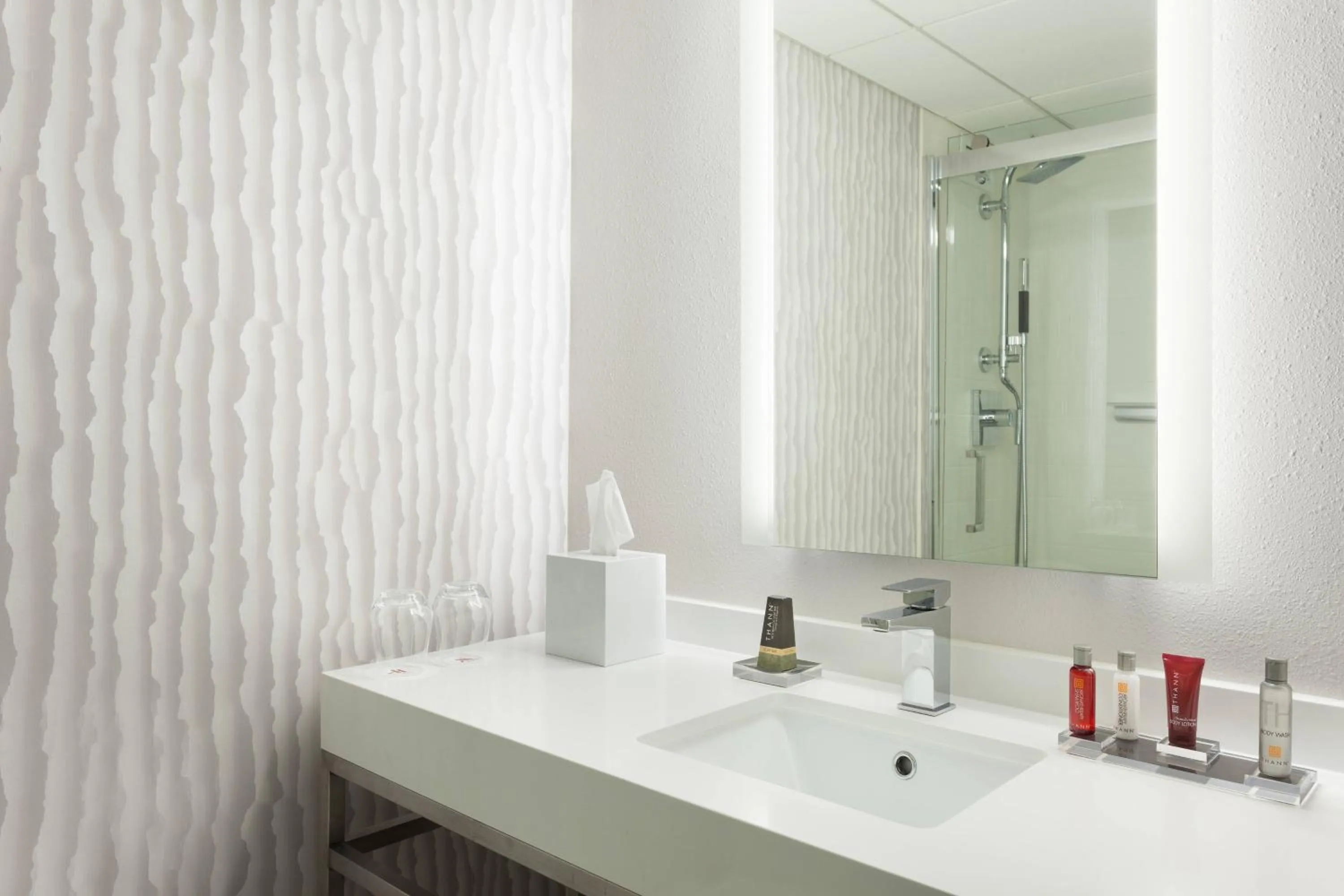 Bathroom in Miami Airport Marriott