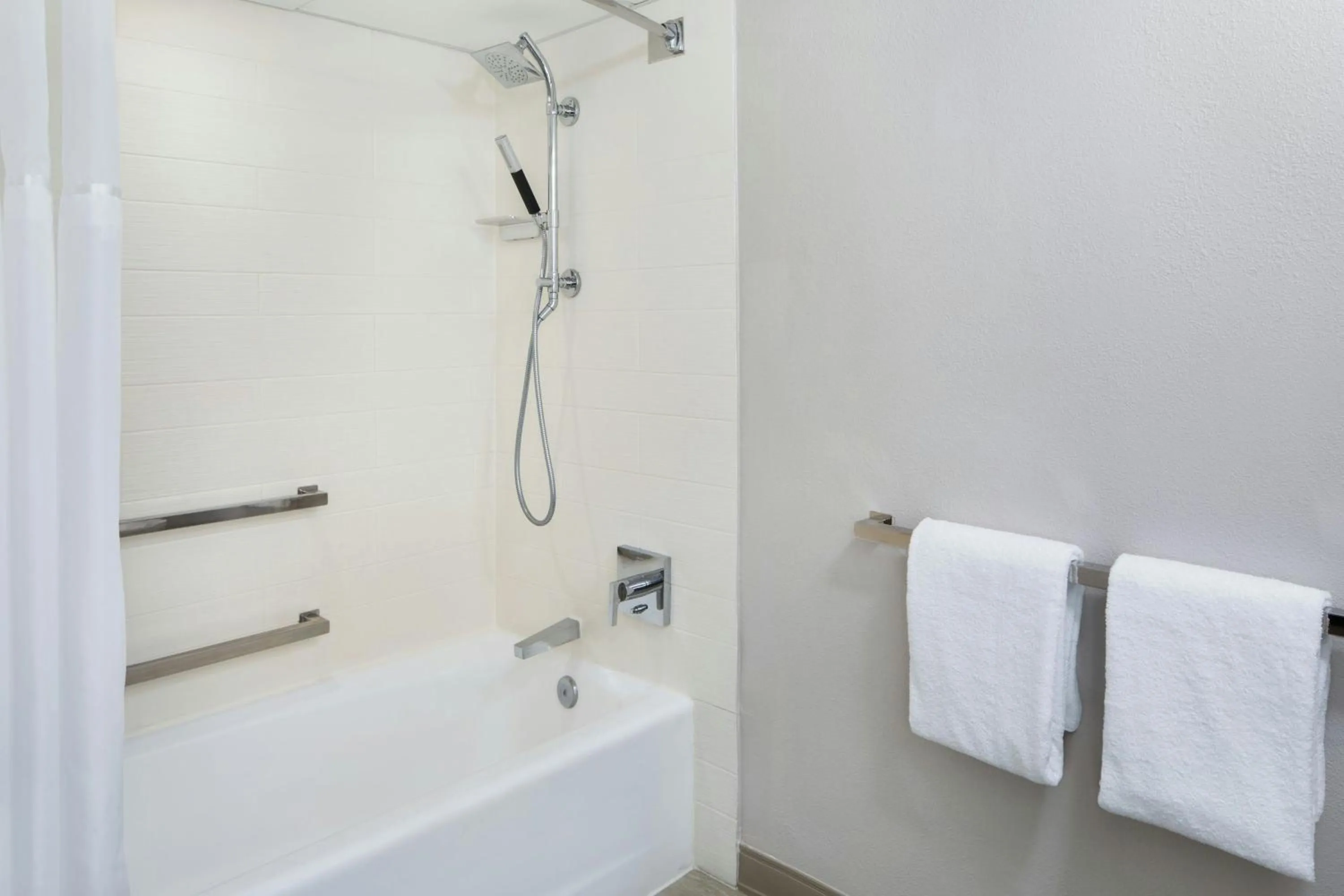 Photo of the whole room in Miami Airport Marriott