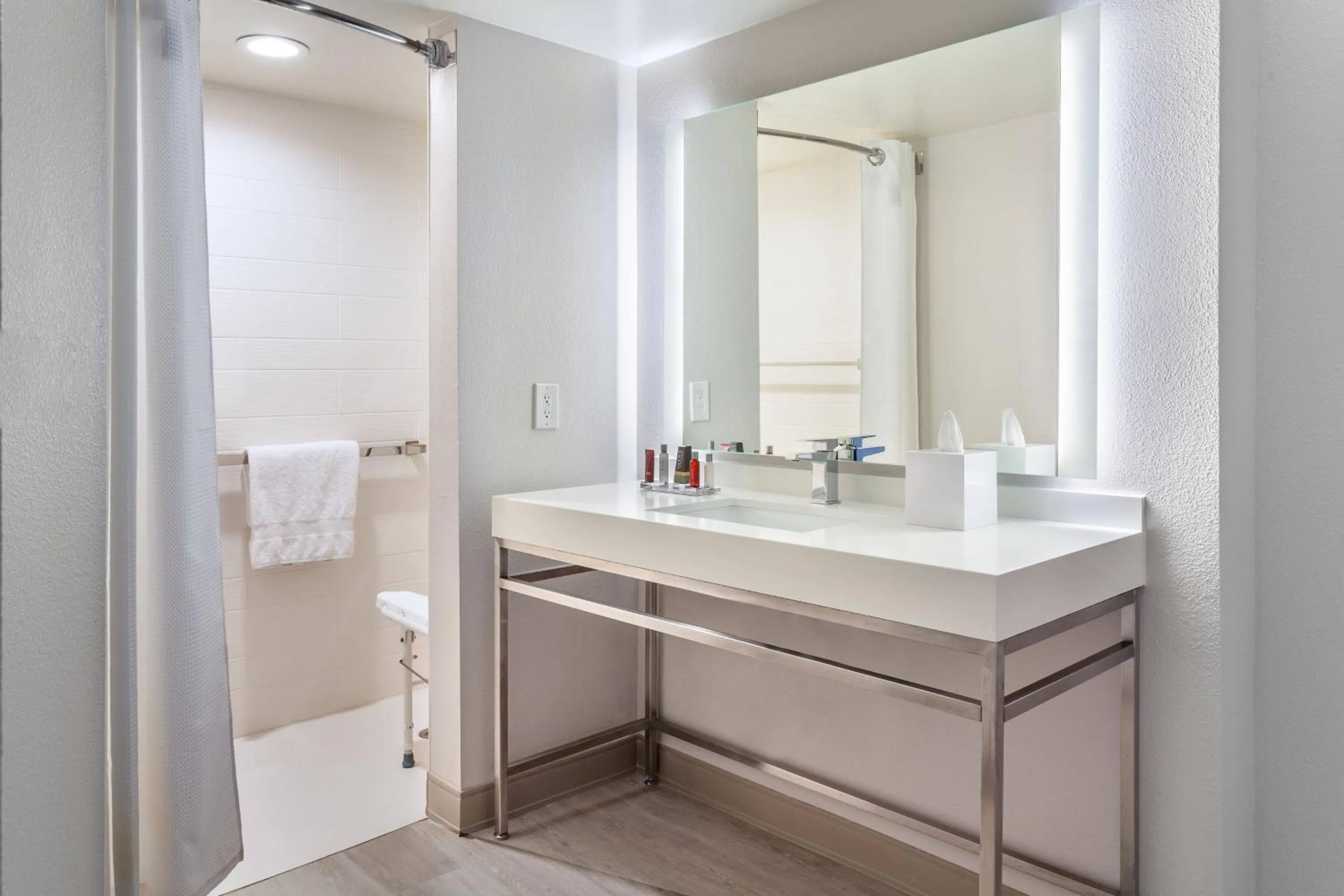 Bathroom in Miami Airport Marriott