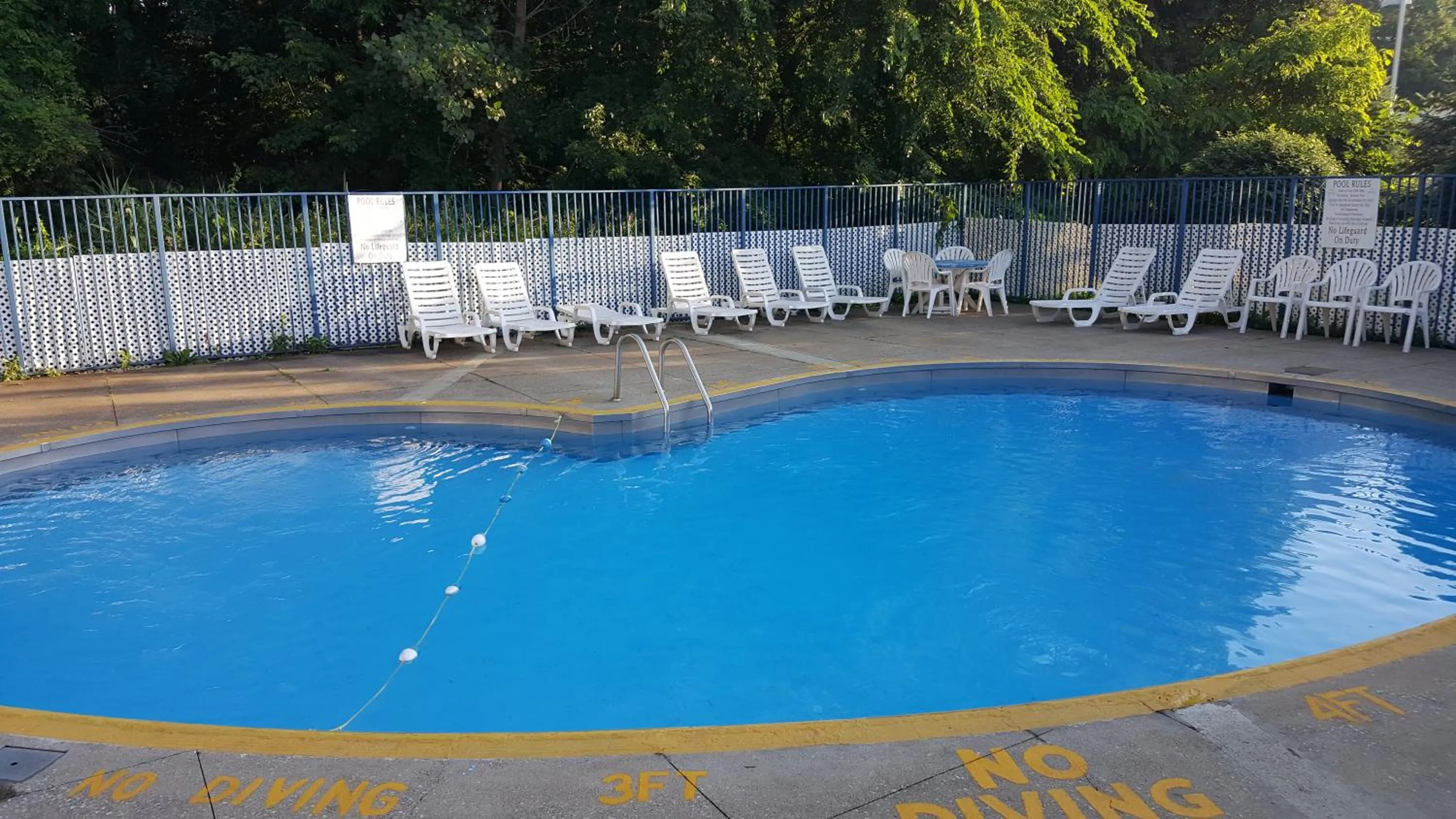 Swimming pool in Mentor Home Inn and Suites