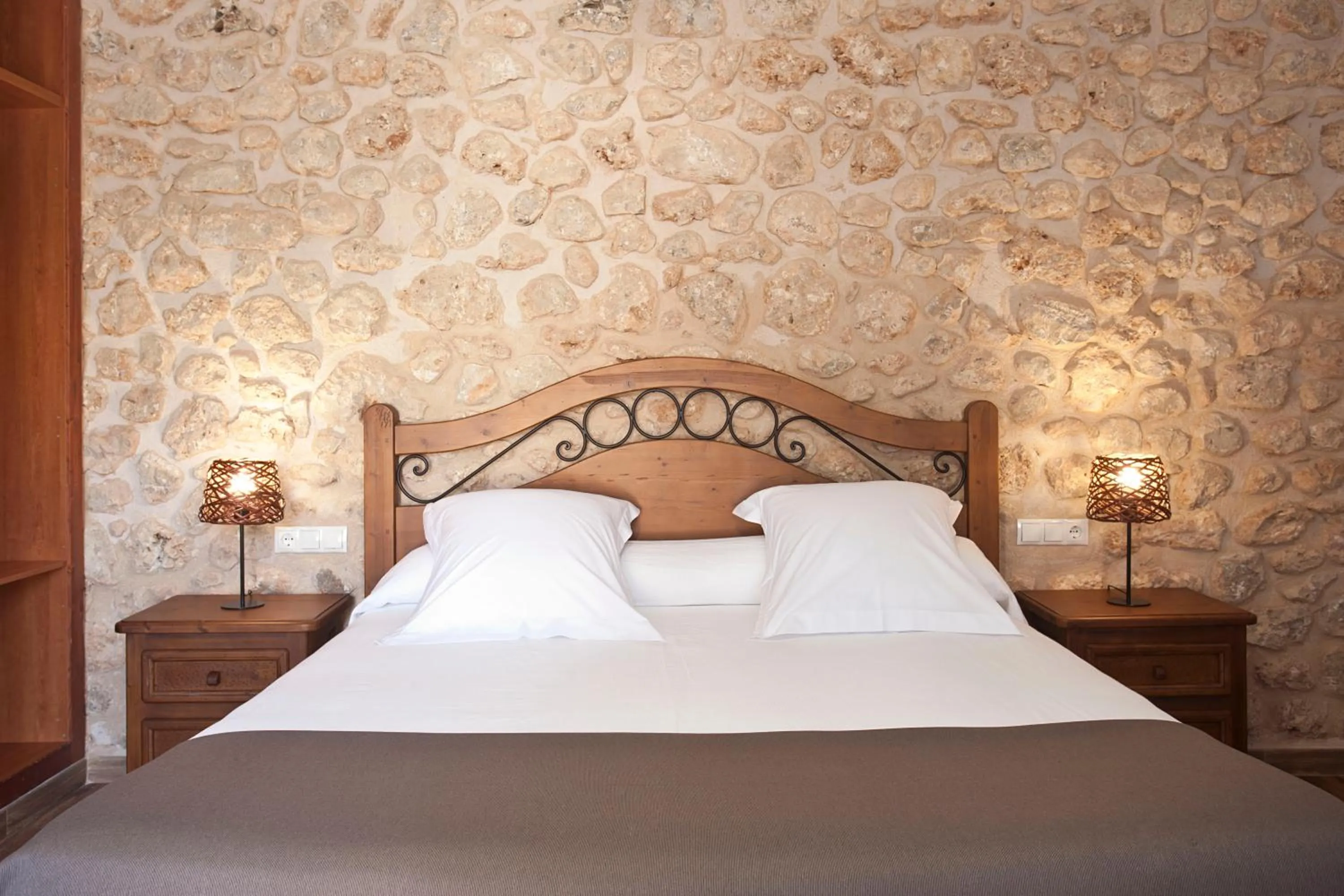 Bed in Agroturismo Es Quatre Cantons